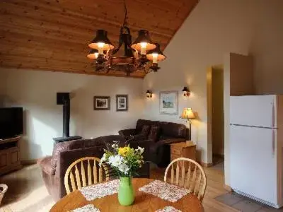 Dining Area in River's Edge Resort