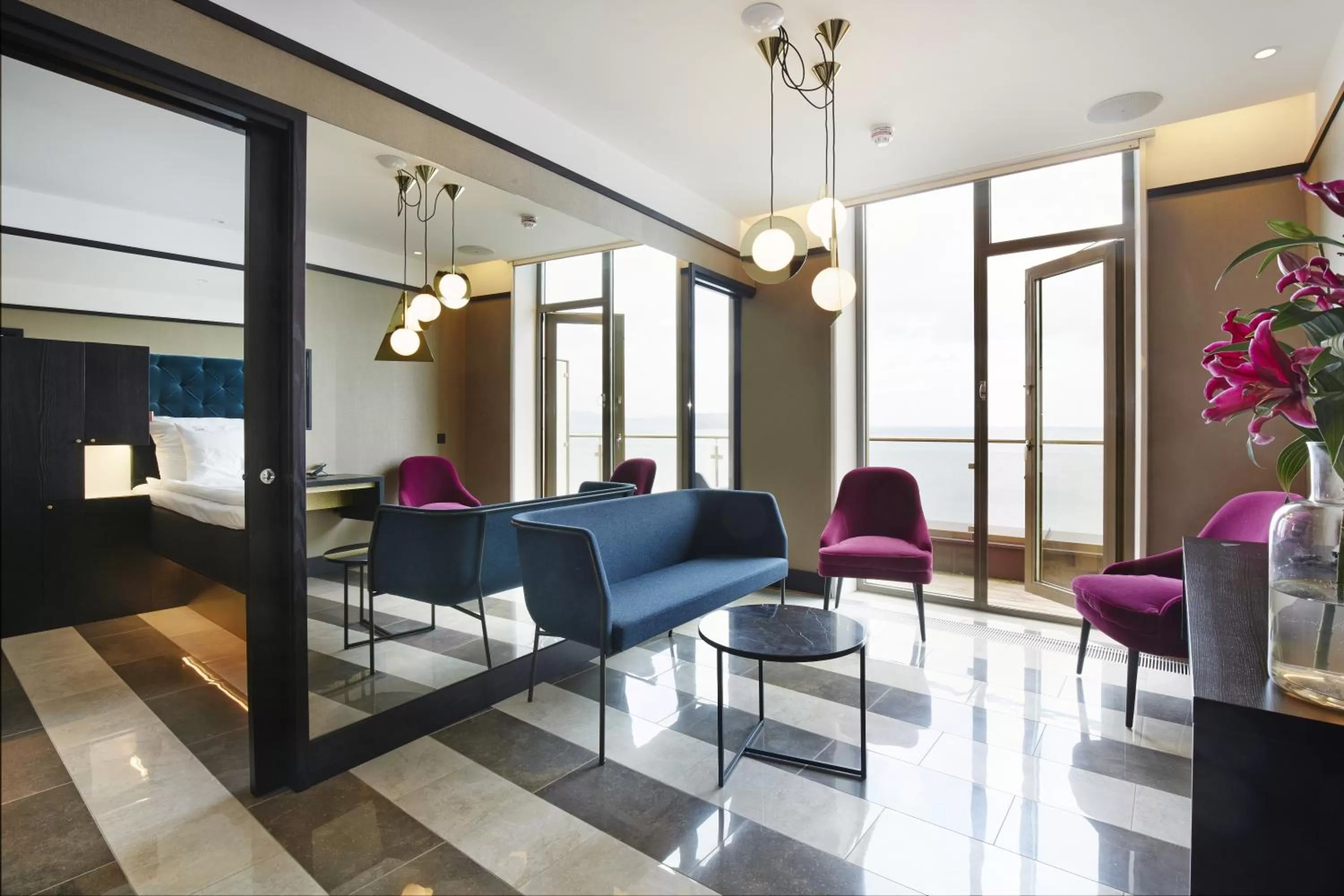 Suite with Balcony and Lake View in Vox Hotel