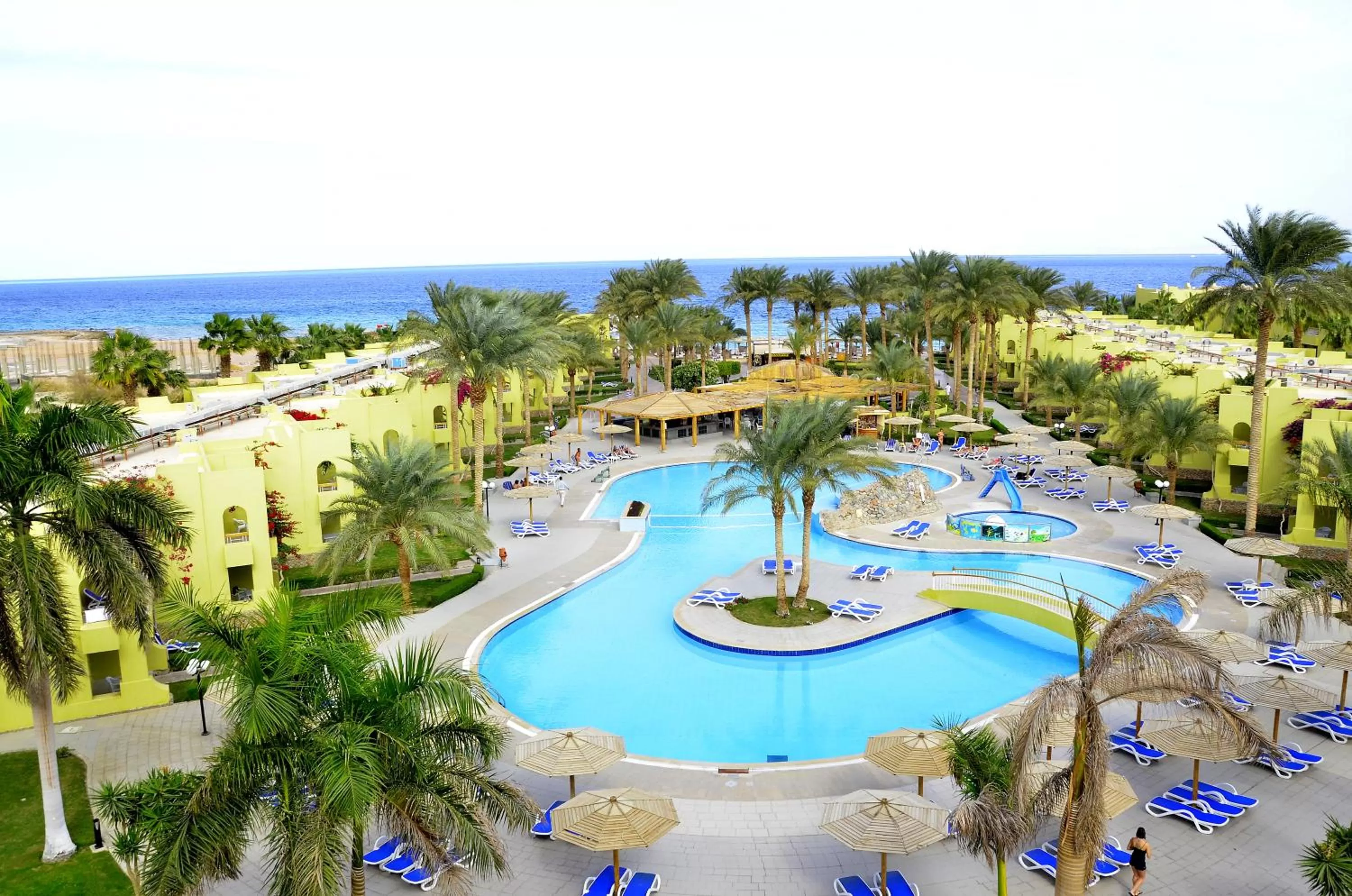 Swimming pool in Palm Beach Resort Families and Couples only