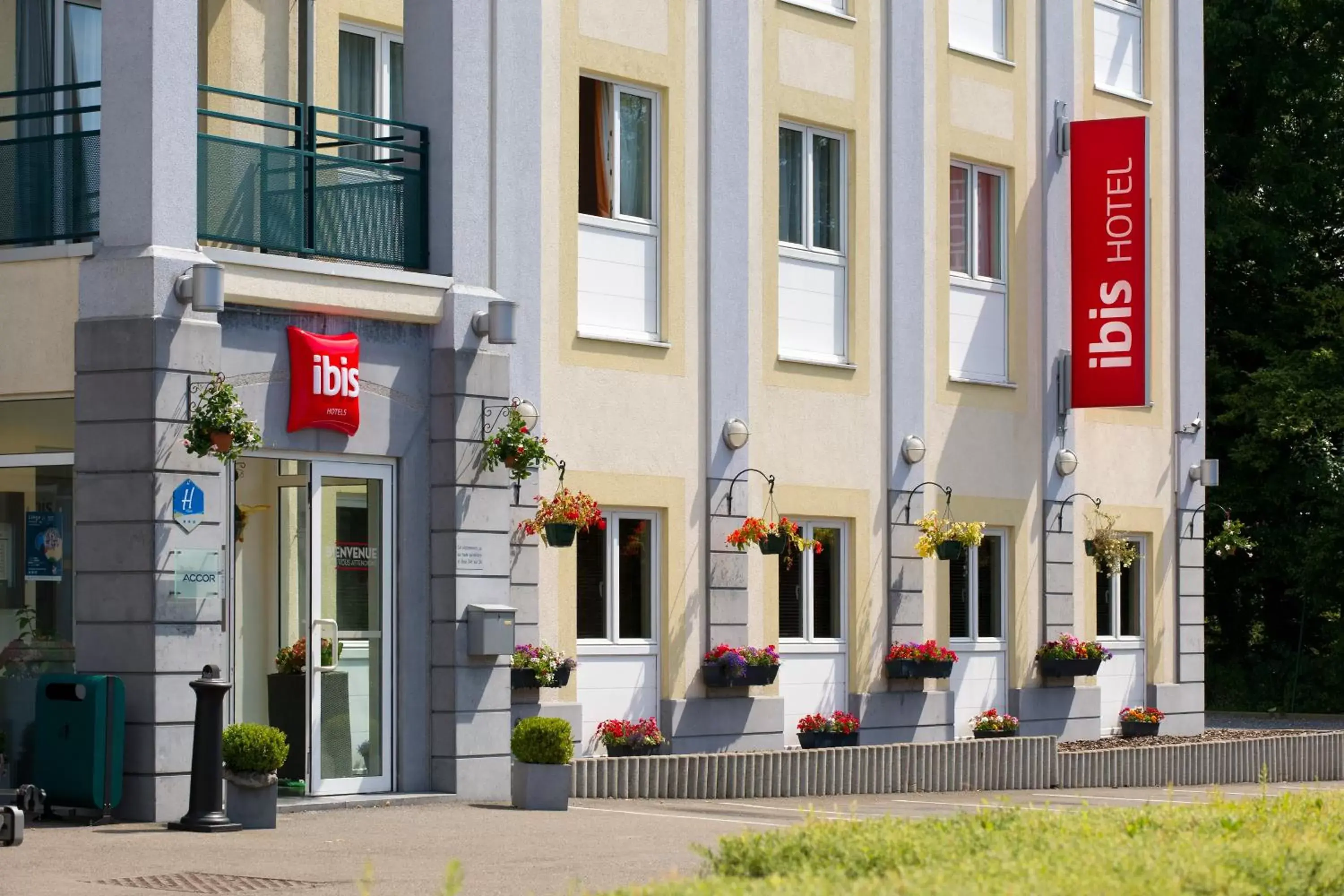Facade/entrance in ibis Liège Seraing Facade/entrance in ibis Liège Seraing