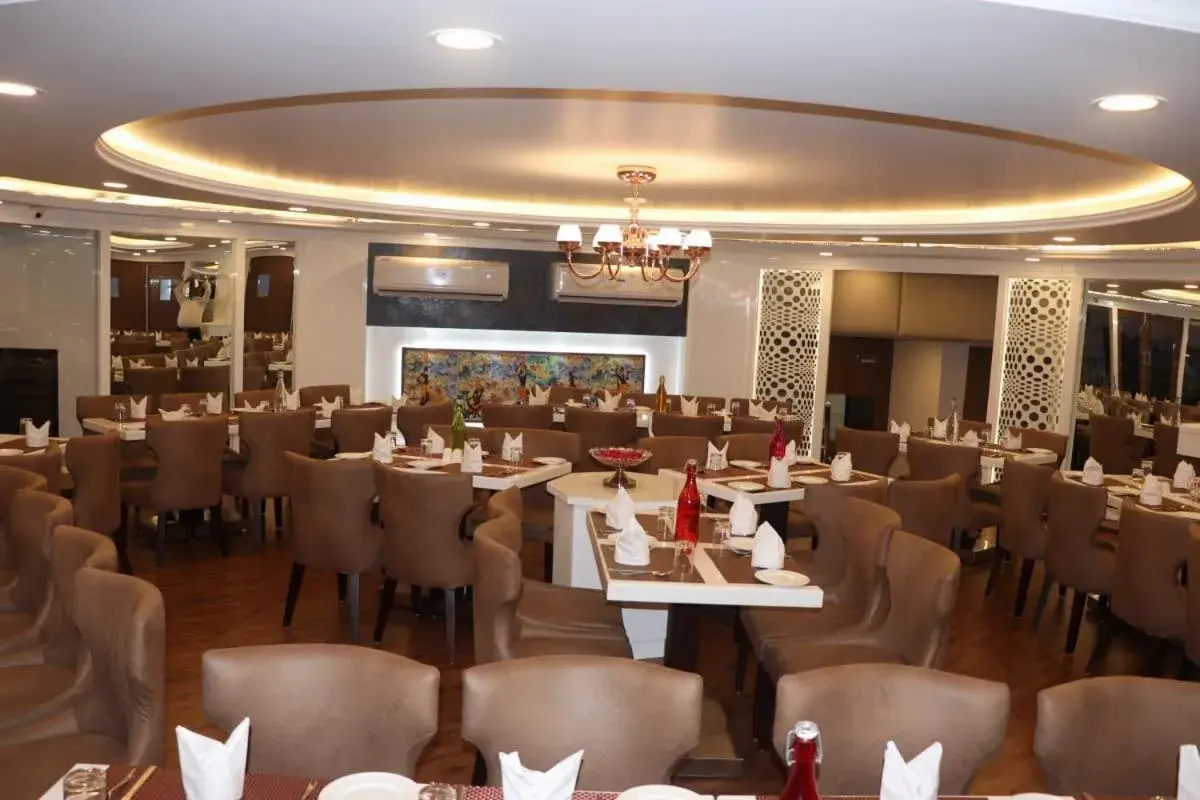 Restaurant/Places to Eat in Hotel Pushpvilla