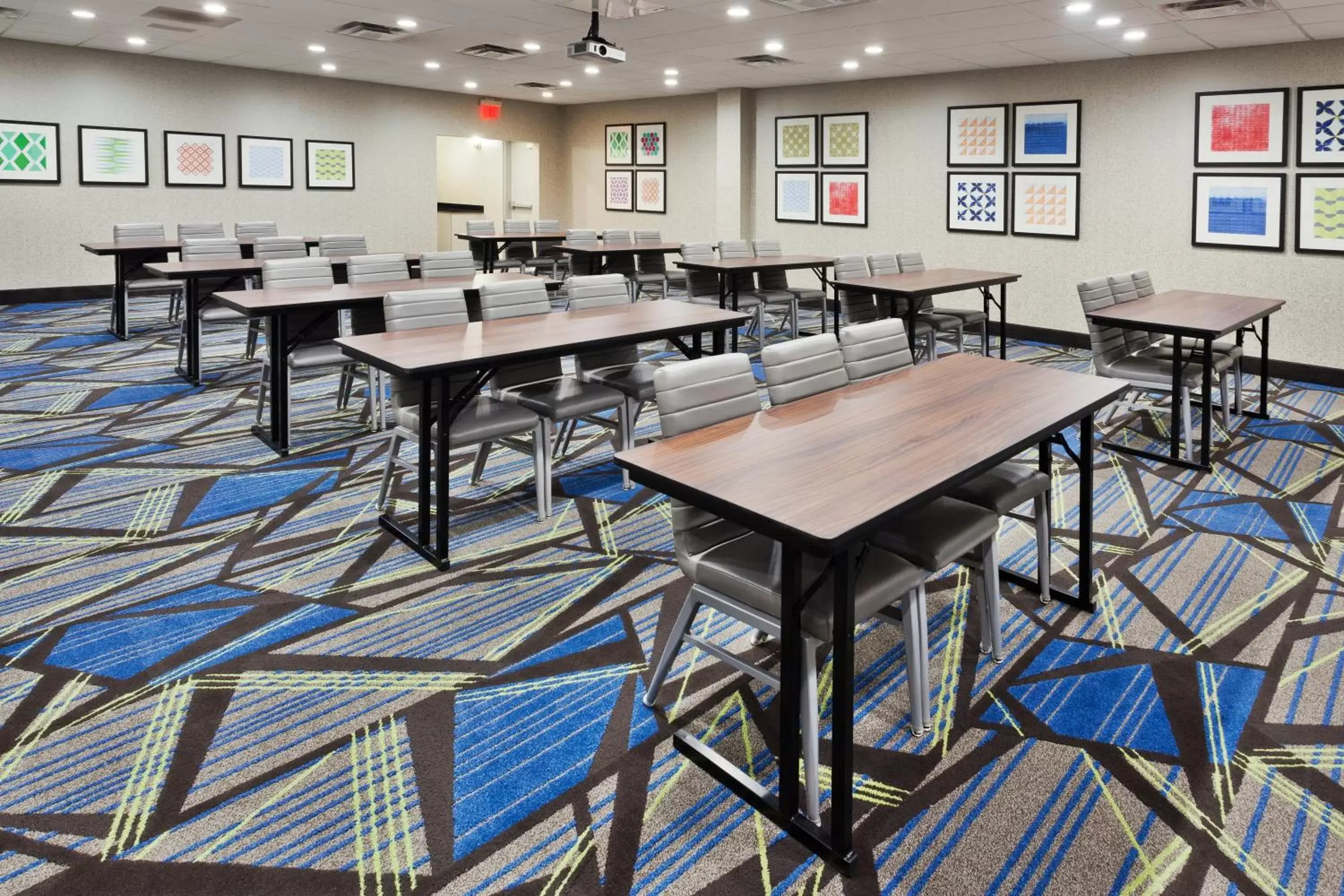Meeting/conference room, Restaurant/Places to Eat in Holiday Inn Express Rome-East, an IHG Hotel