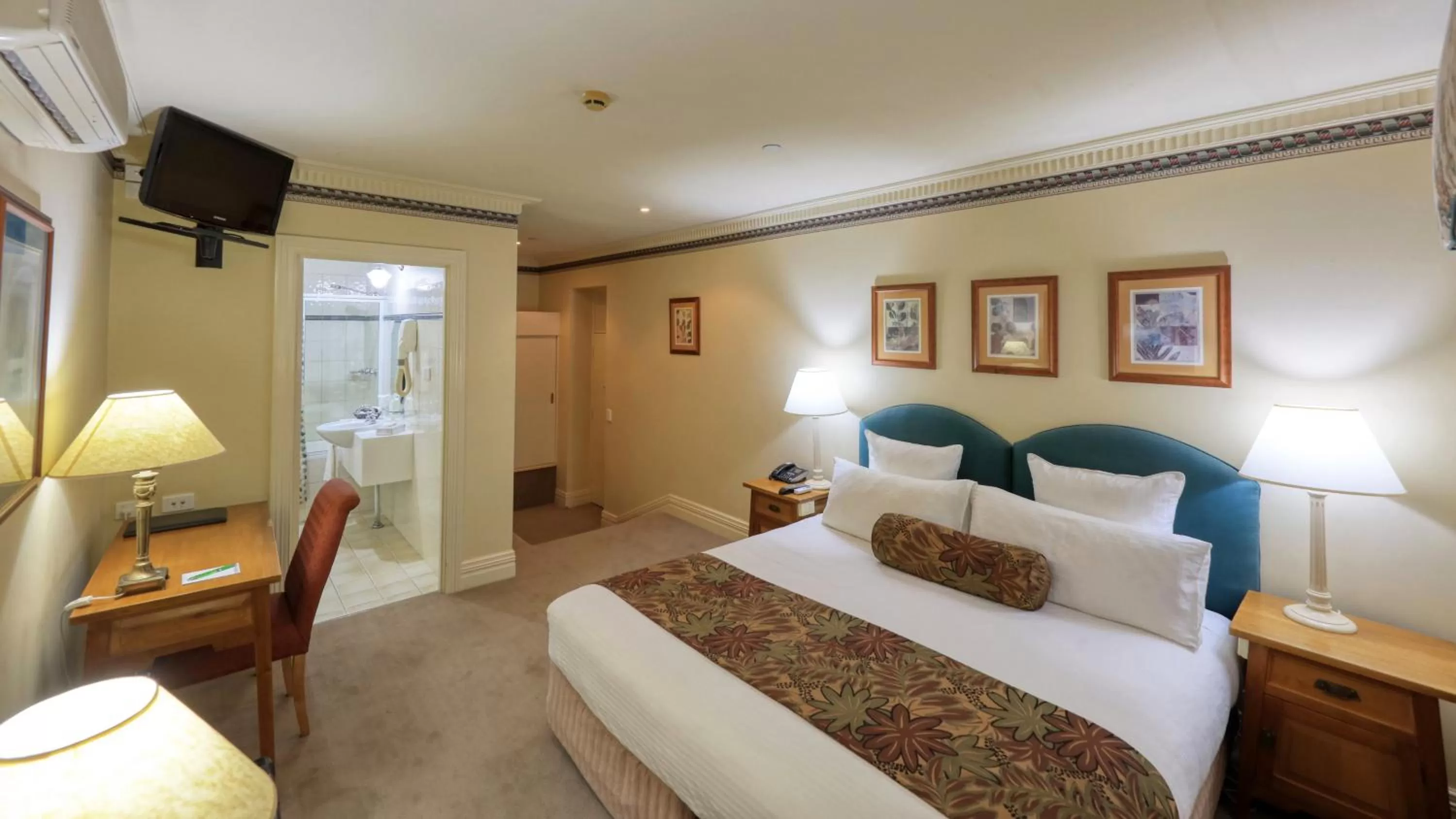 TV and multimedia, Bed in Royal Exchange Hotel