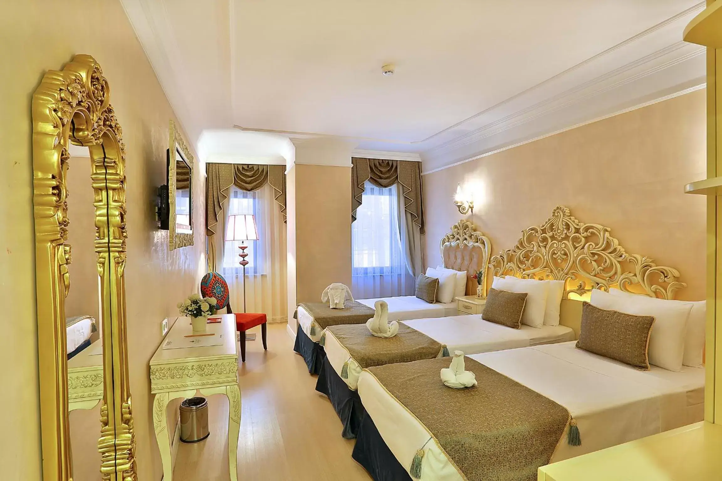 Bedroom in Edibe Sultan Hotel
