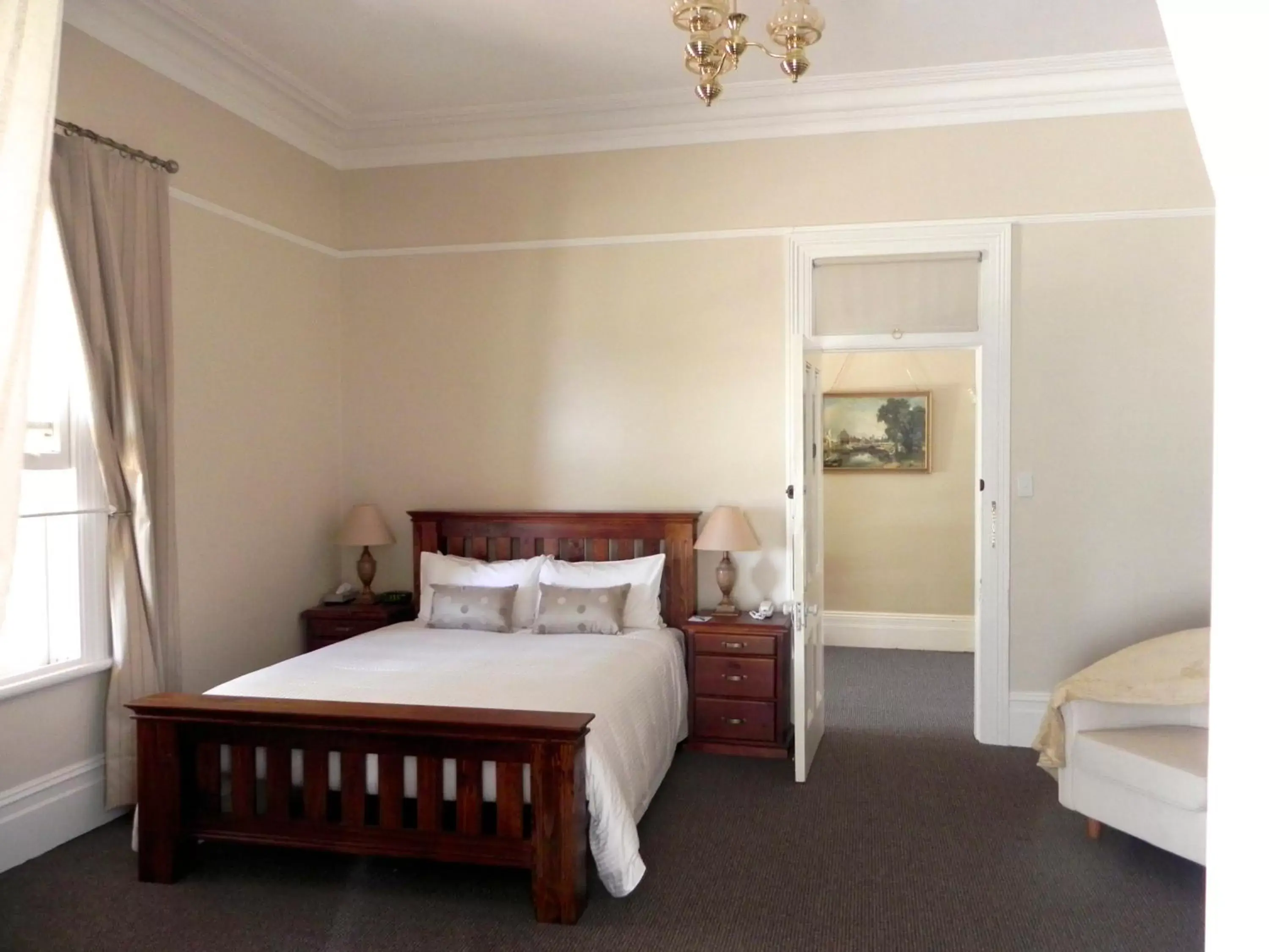 Bedroom, Bed in Moore Park Inn