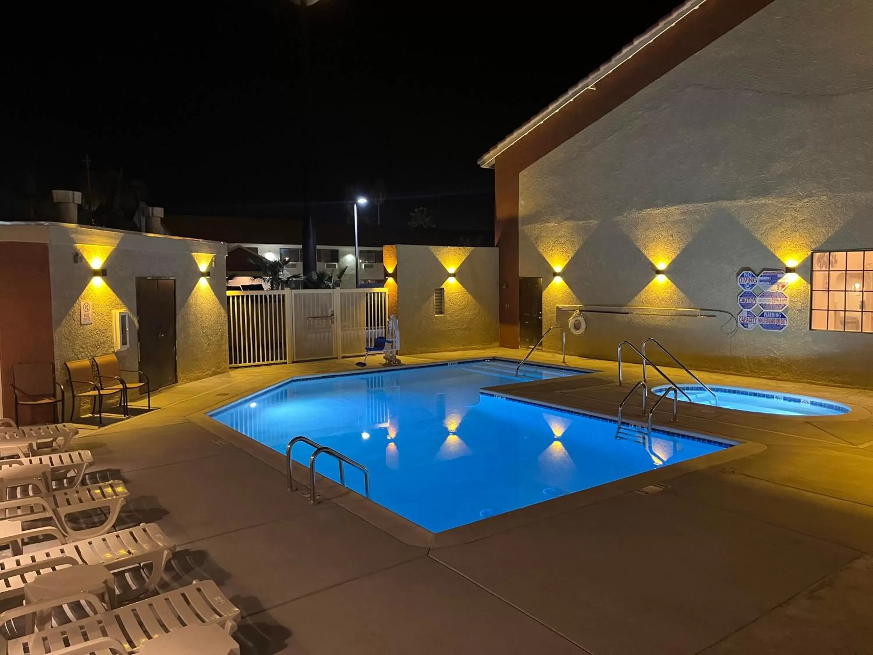 Swimming pool in Quality Inn Blythe I-10 Swimming pool in Quality Inn Blythe I-10