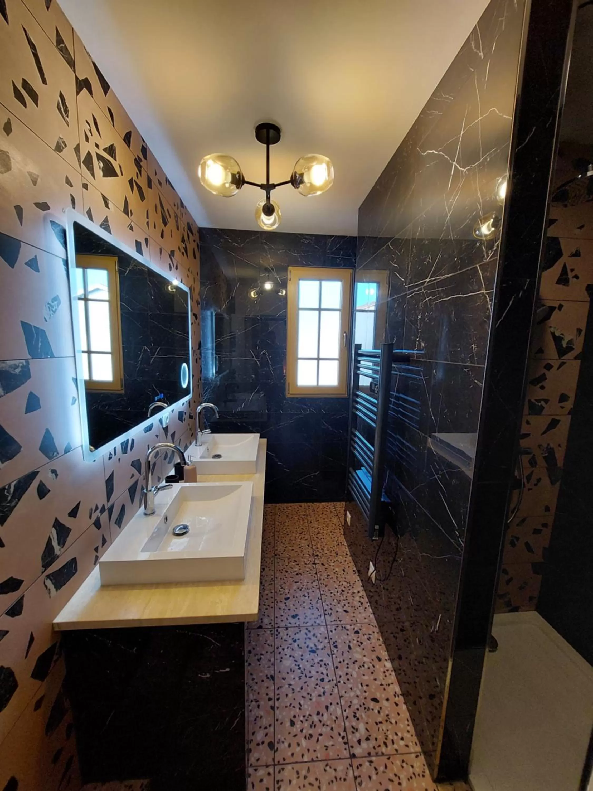 Bathroom in La Belle Epoque & Spa - Maison d'hôtes