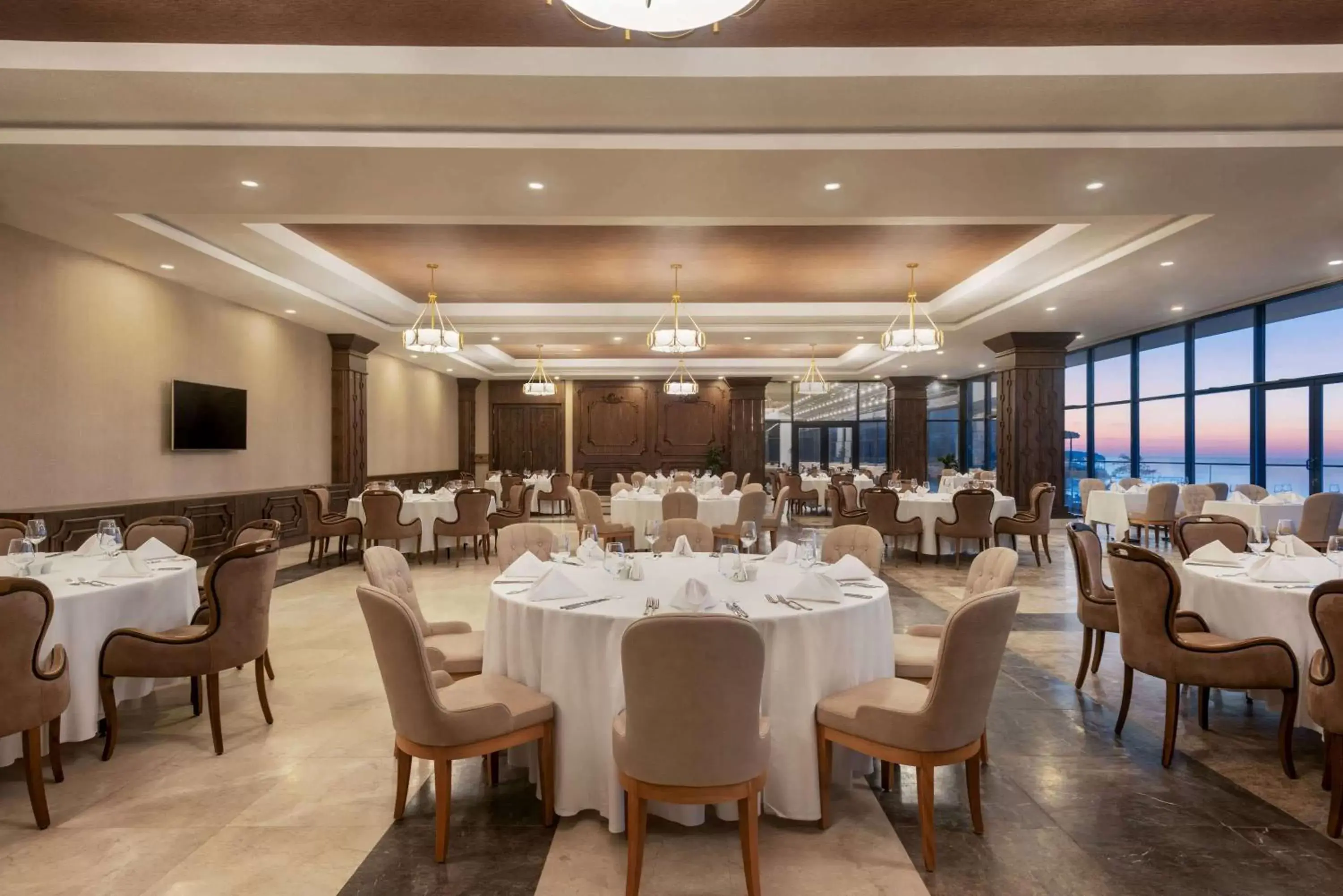 Restaurant/Places to Eat in Ramada Resort by Wyndham Unye