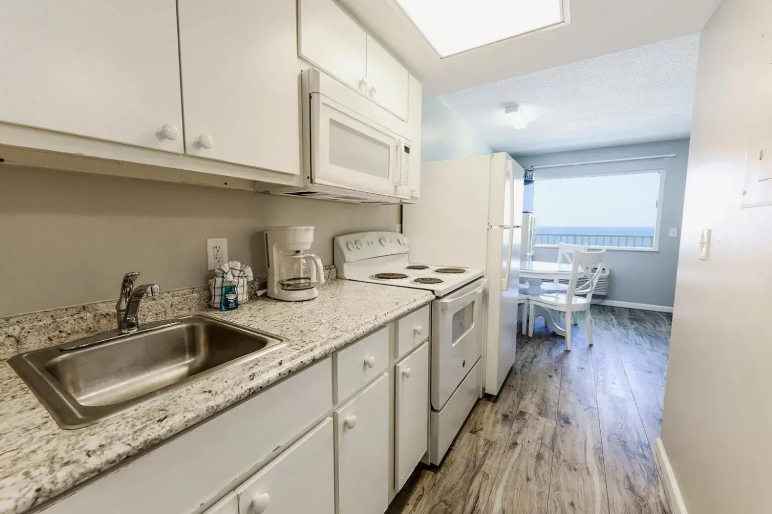 Kitchen or kitchenette, Kitchen/Kitchenette in Flamingo Hotel & Tower