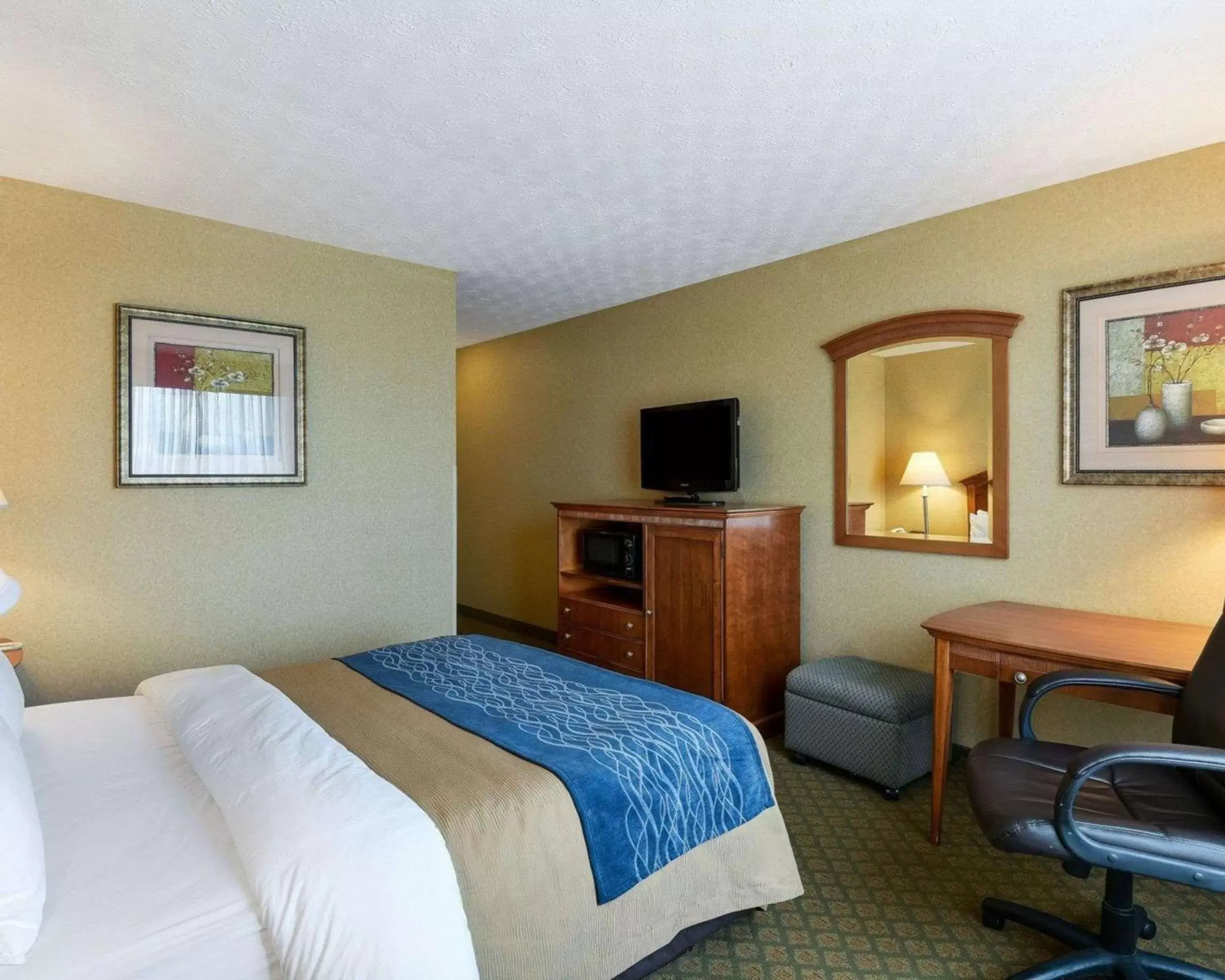 Photo of the whole room, Bed in Comfort Inn Grantsville-Deep Creek Lake