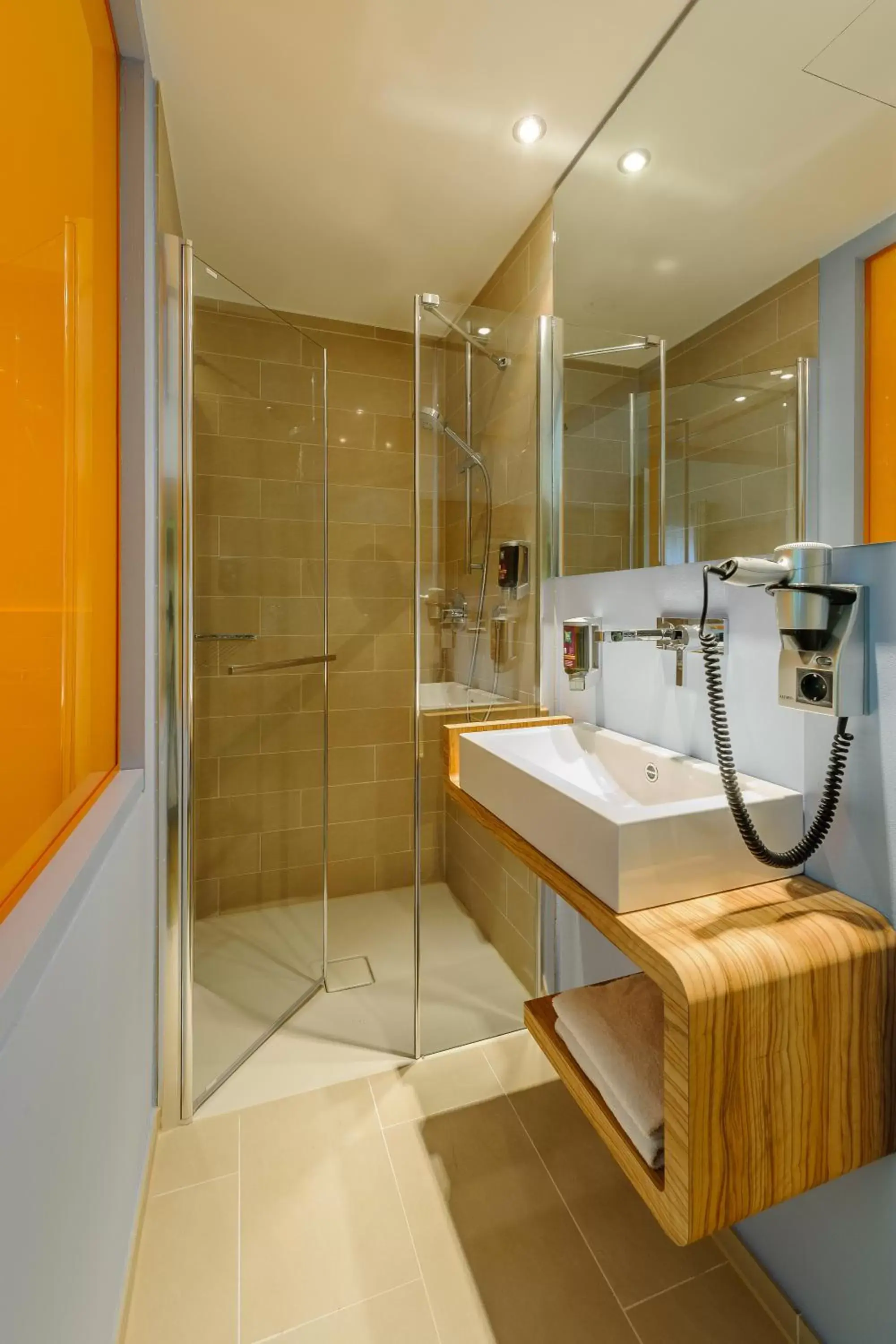 Bathroom in Ibis Styles Hildesheim