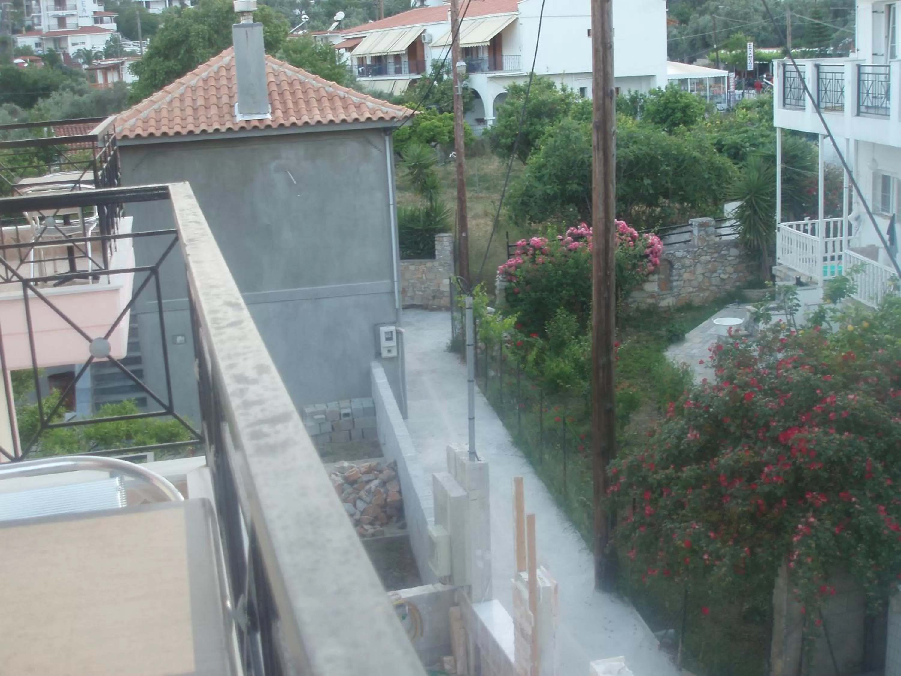 Garden view in skiathos studios HL