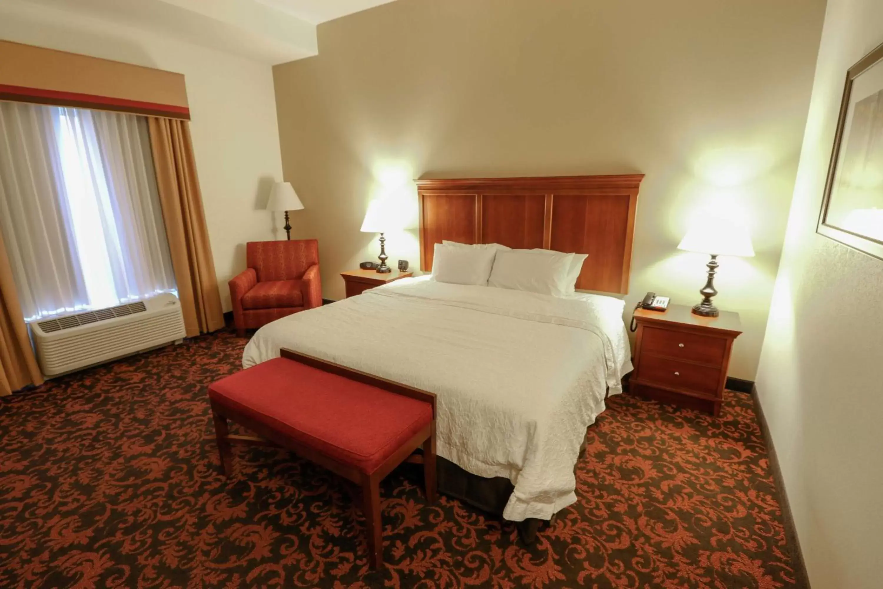 Living room, Bed in Hampton Inn Lincolnton