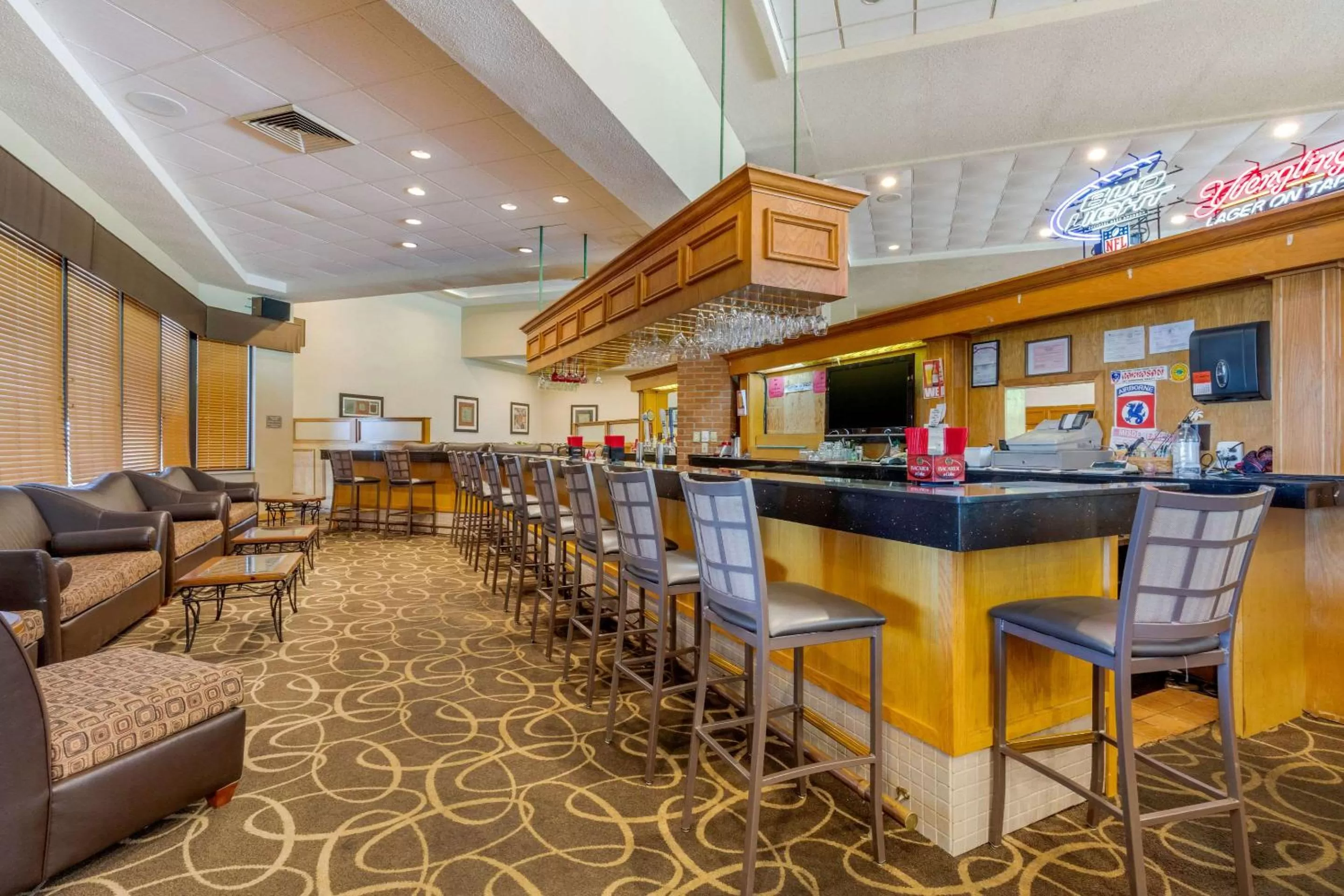 Lounge or bar in Quality Inn Exit 4