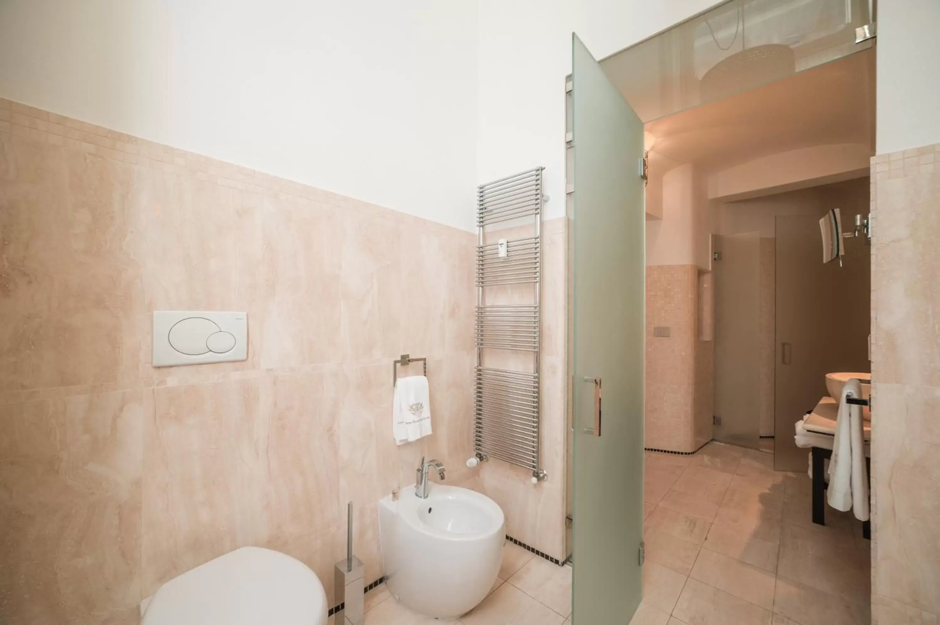Bathroom in Royal Palace Hotel