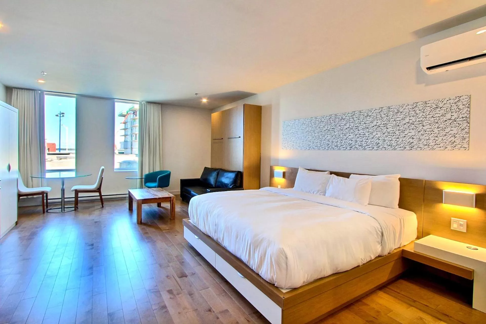 Photo of the whole room, Bed in Hôtel Le Navigateur