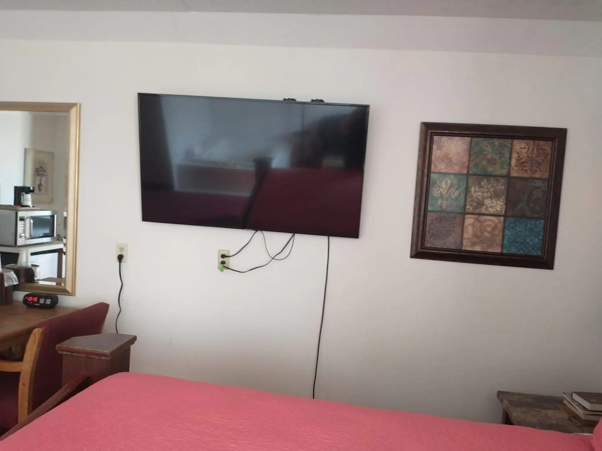 TV and multimedia in Sauk River Inn & Suites, a Travelodge by Wyndham