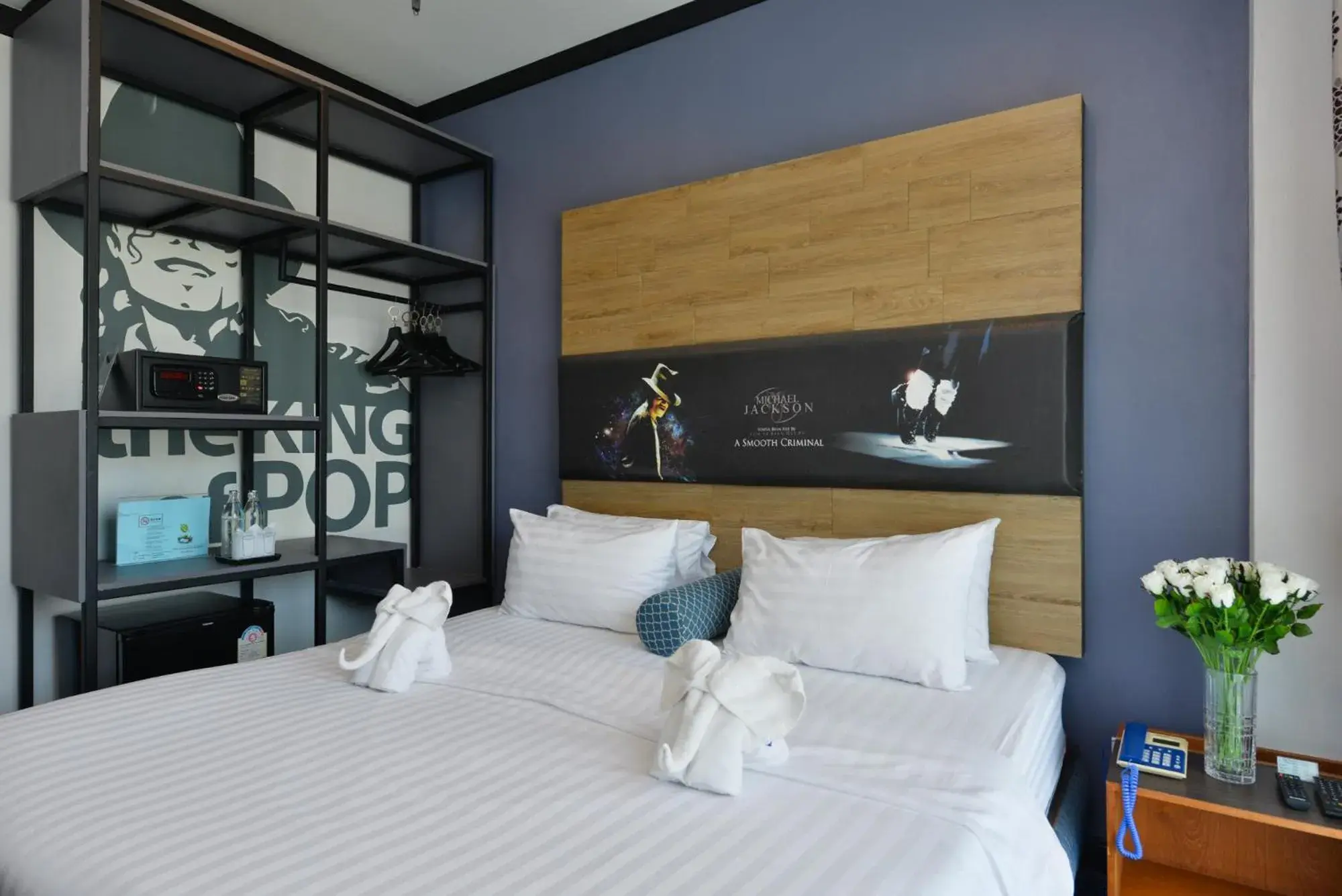 Bed in The River Scene Bed in The River Scene