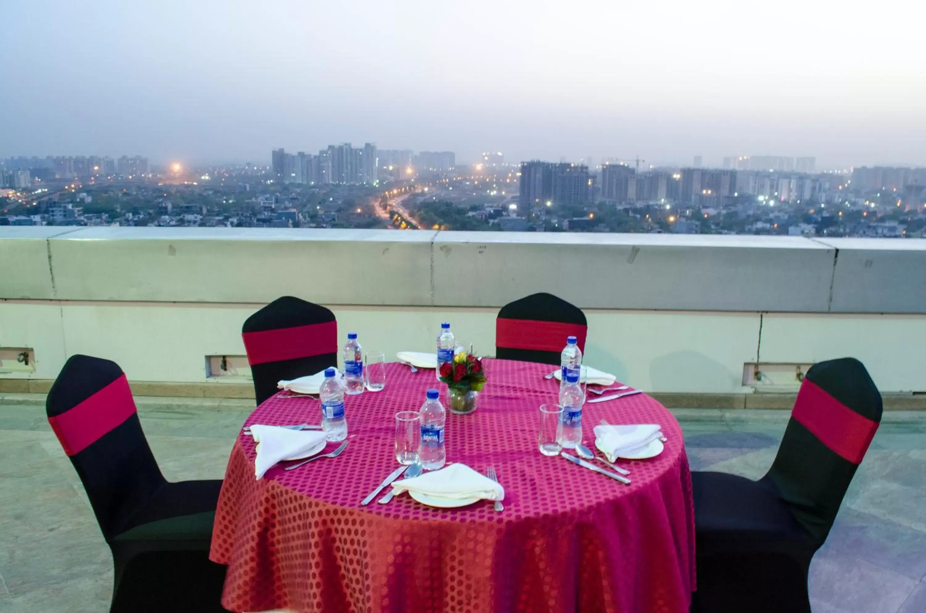 Balcony/Terrace, Restaurant/Places to Eat in Radisson Blu Hotel, Greater Noida