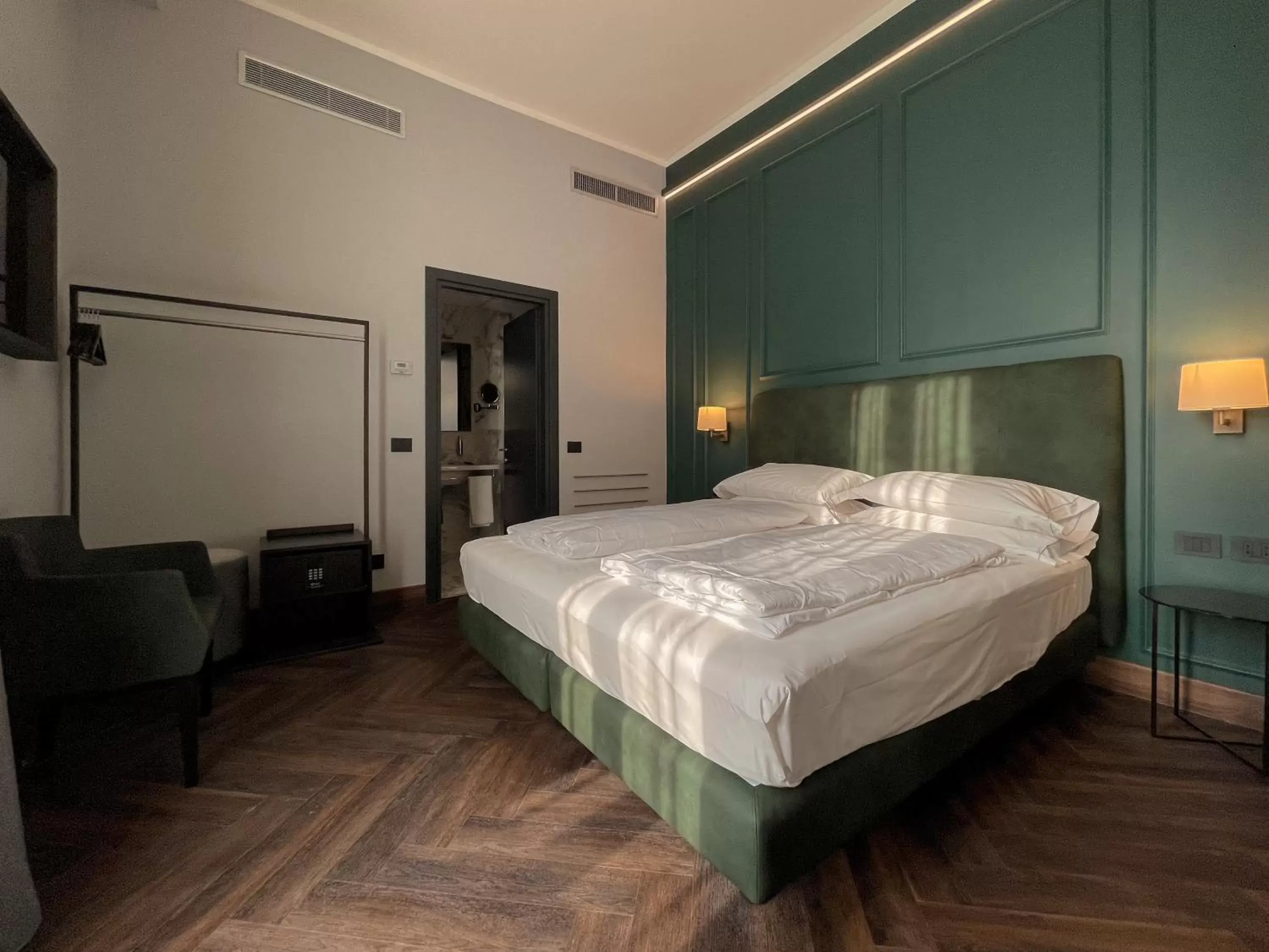 Photo of the whole room, Bed in Hotel Impero