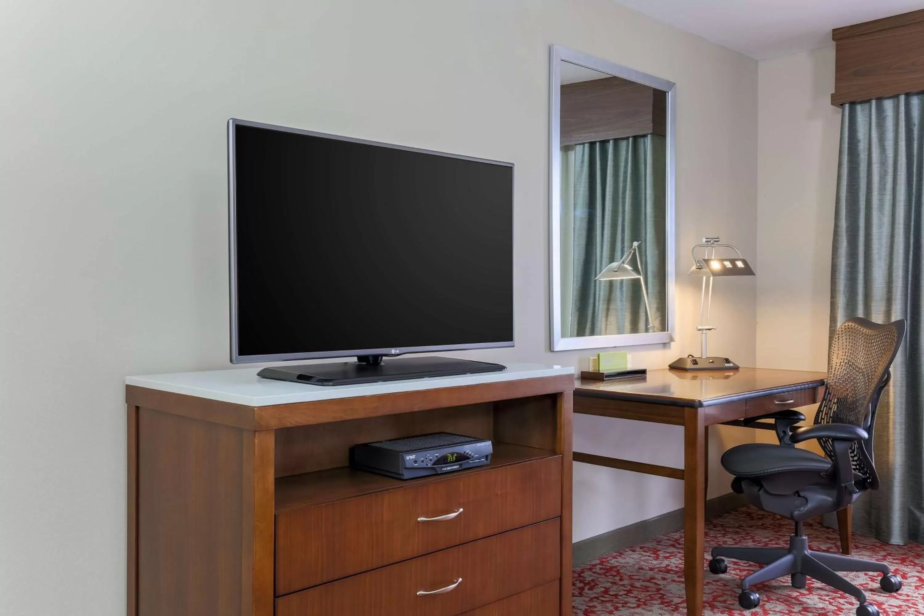 TV and multimedia in Hilton Garden Inn Nanuet