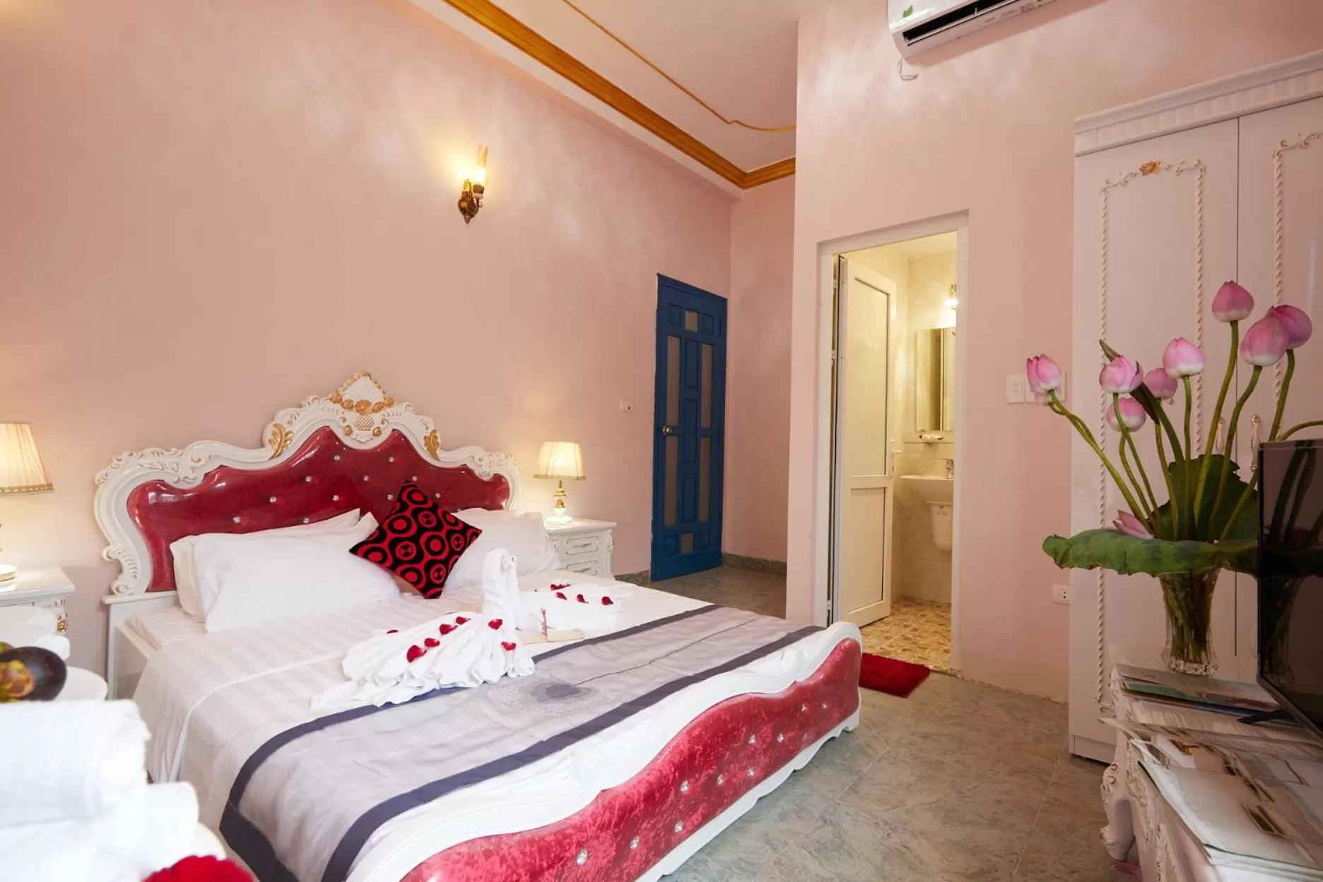 Living room, Bed in Lucky Budda Inn Villa