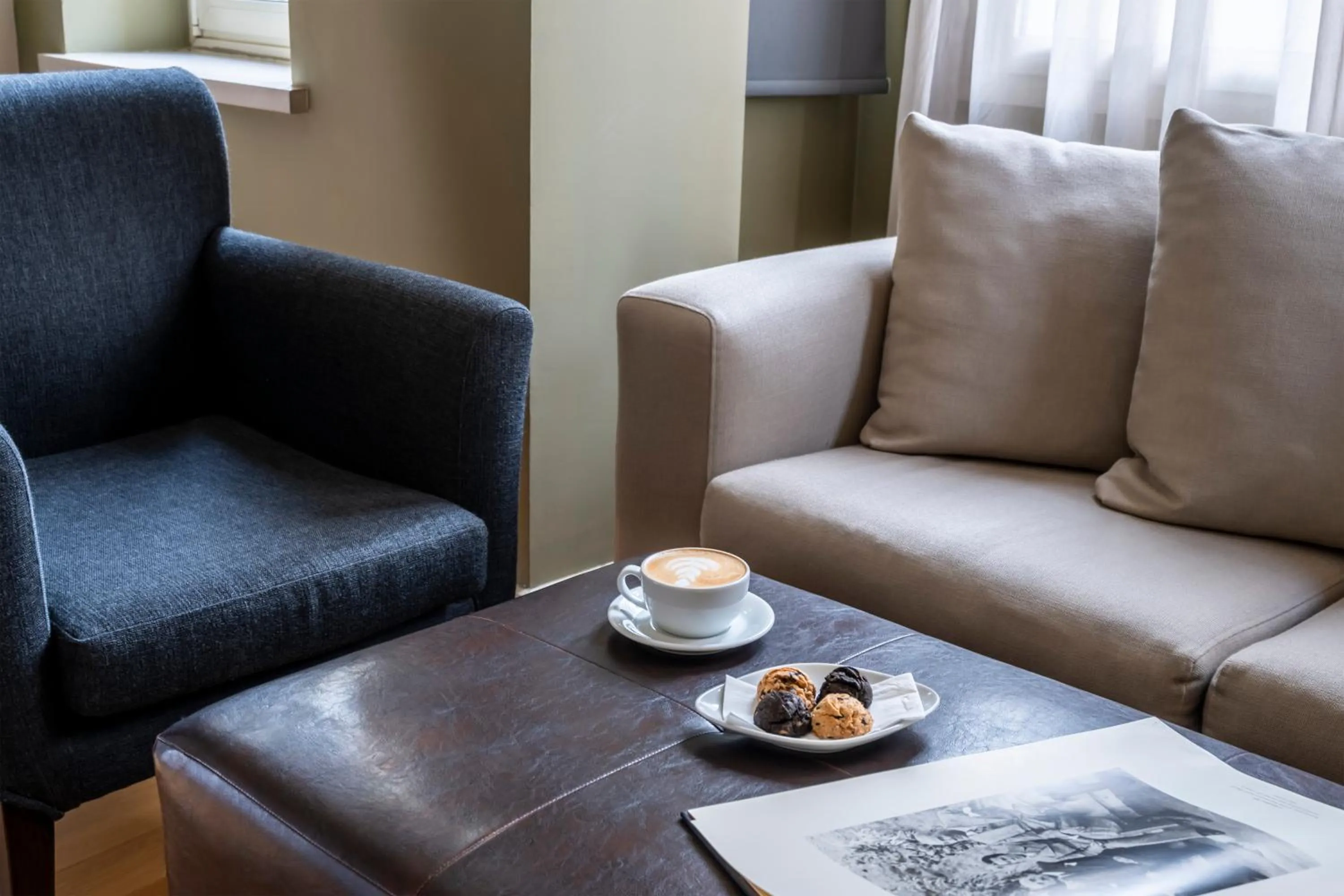 room service in Ansen Hotel and Suites