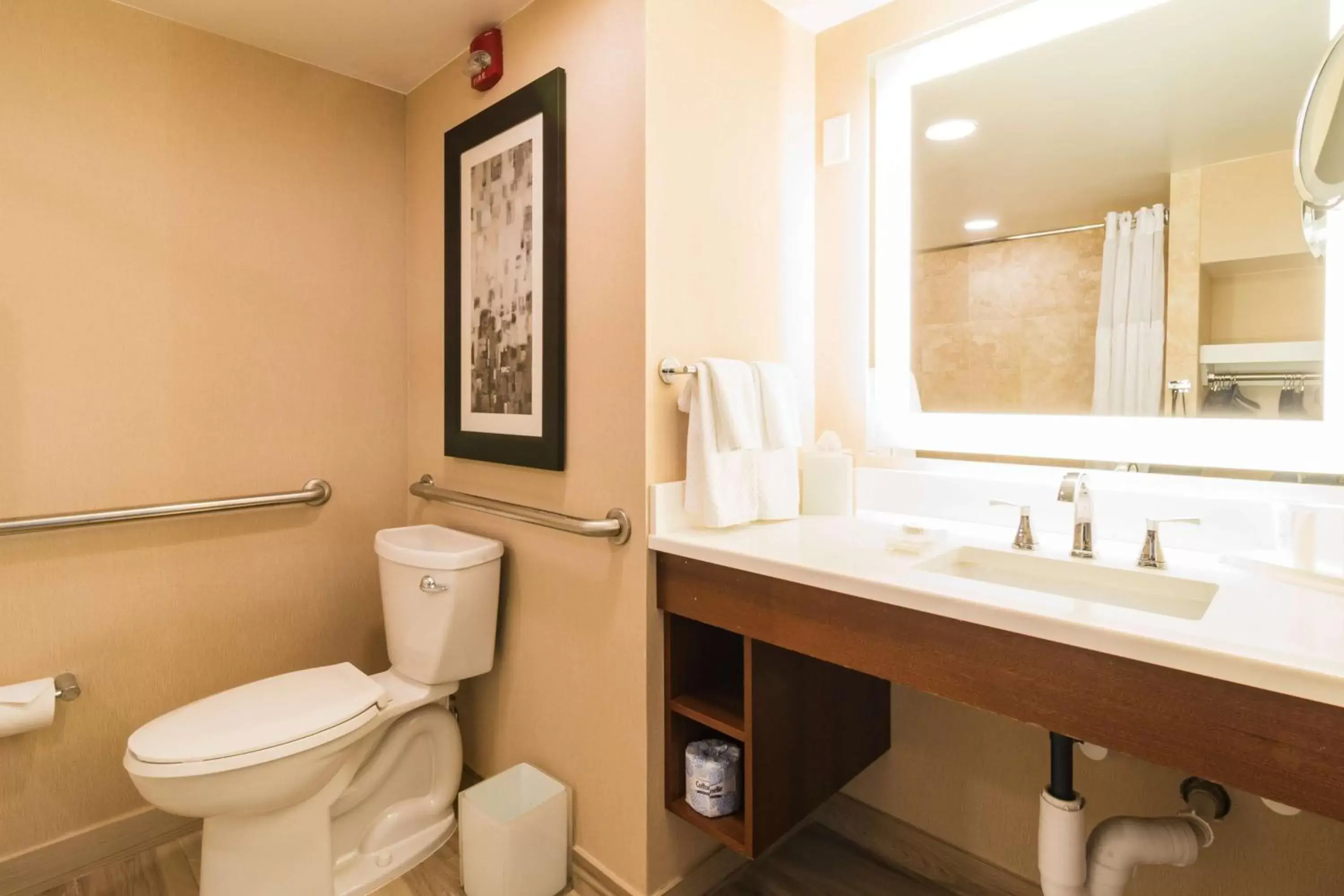 Bathroom in The Inverness Denver, a Hilton Golf & Spa Resort
