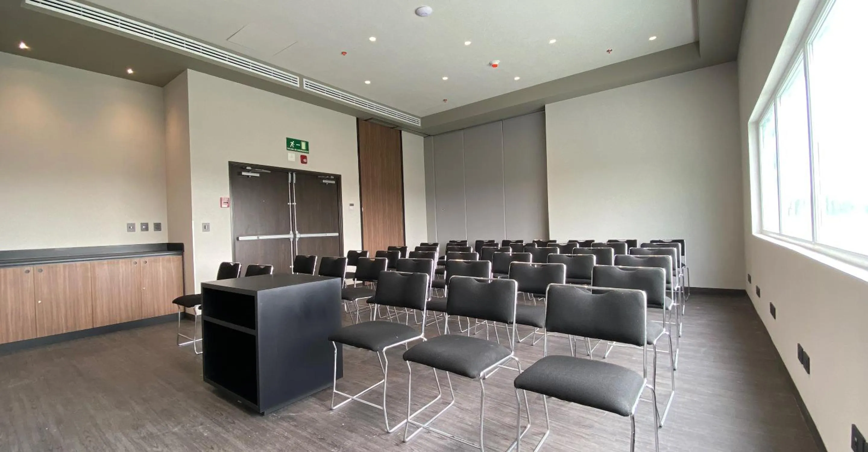 Lounge or bar in Hotel MX mas cuautitlan Izcalli, Trademark by Wyndham