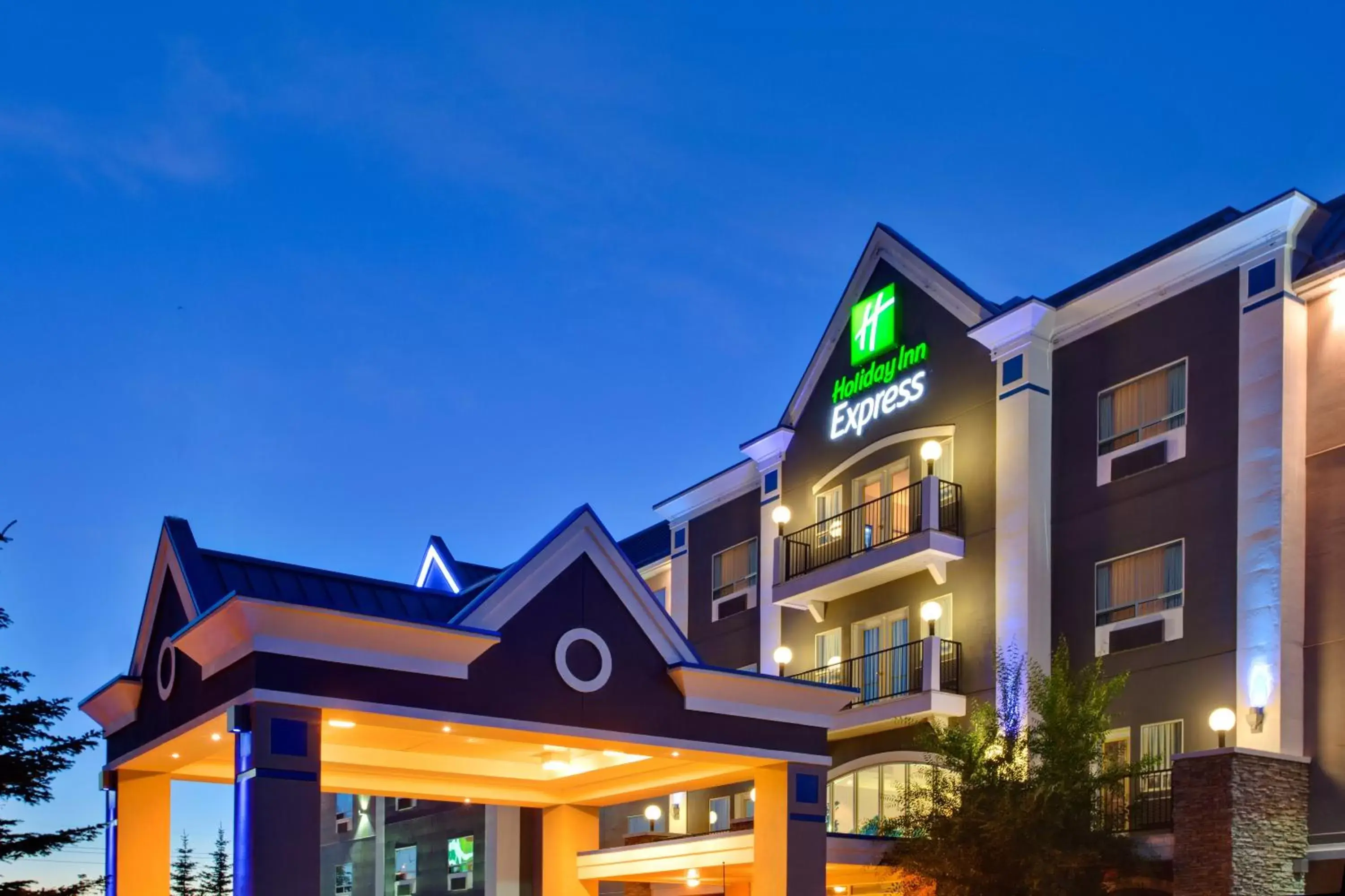 Property Building in Holiday Inn Express Calgary South, an IHG Hotel