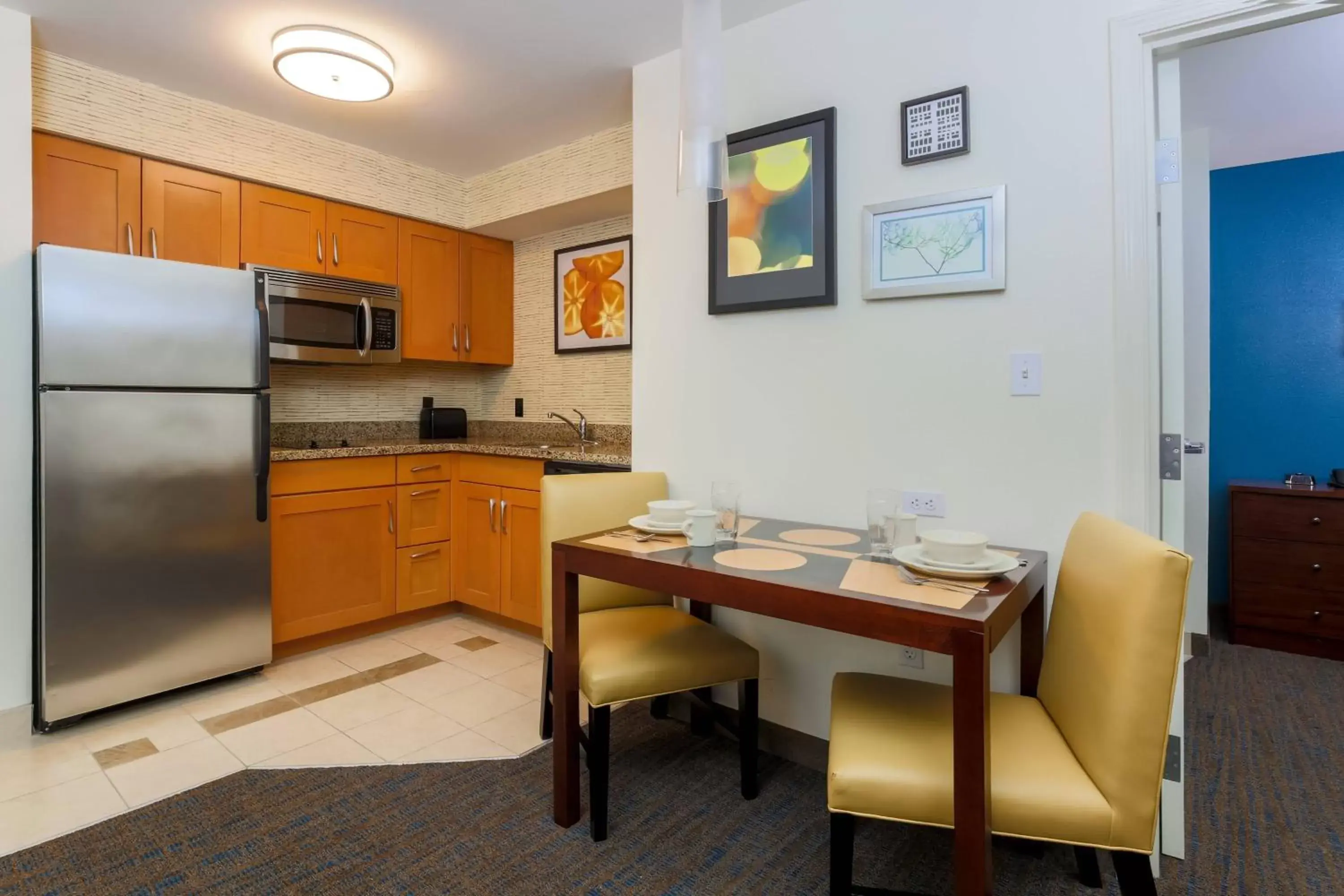 Bedroom, Kitchen/Kitchenette in Residence Inn by Marriott Arlington South