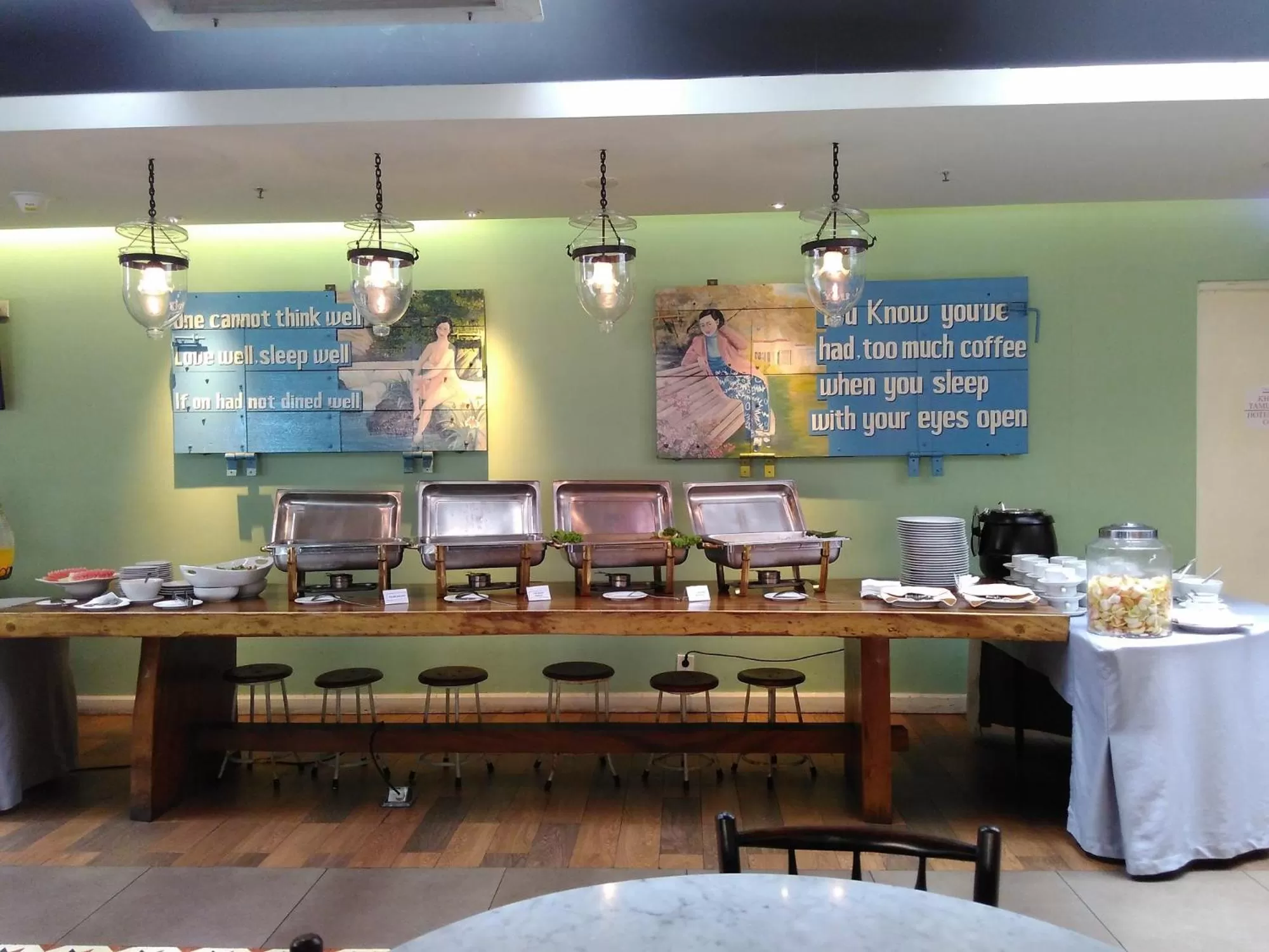 Buffet breakfast in favehotel Melawai