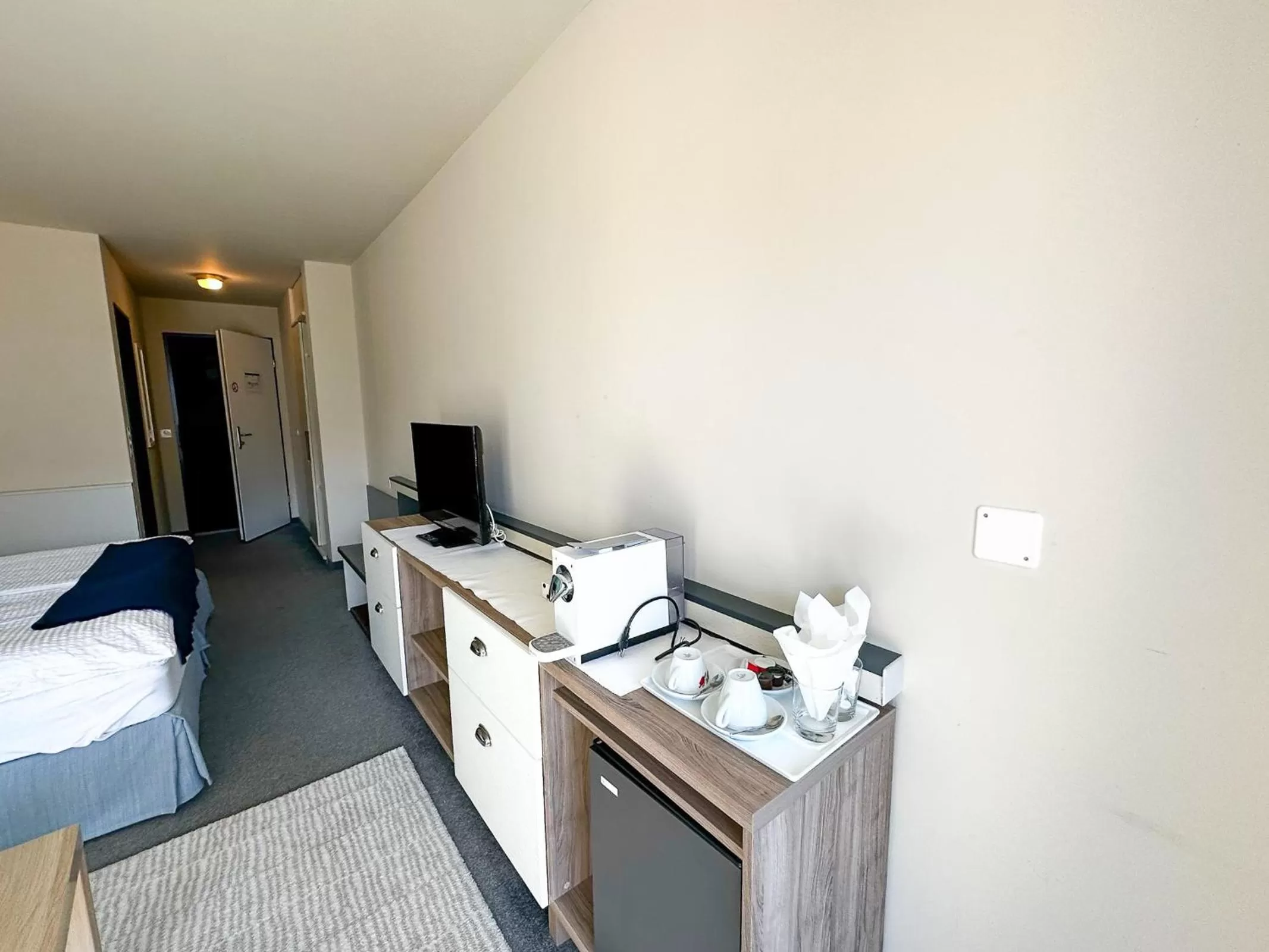 TV and multimedia, Bed in Seehotel Riviera at Lake Lucerne