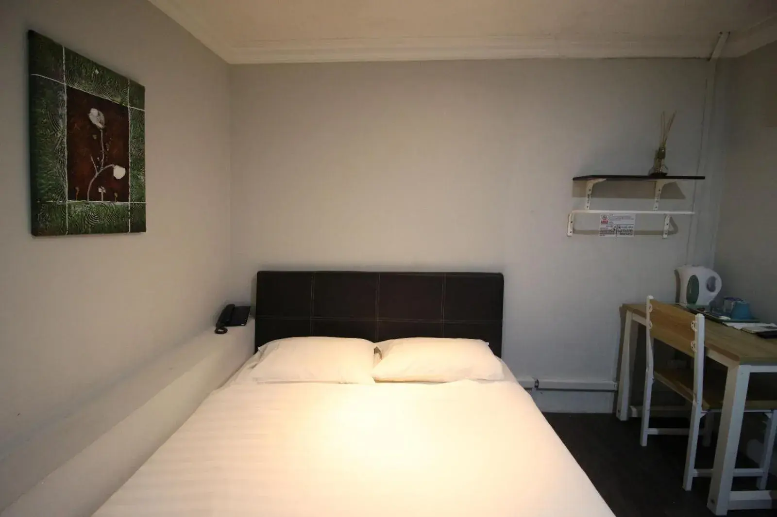 Bed in Aliwal Park Hotel