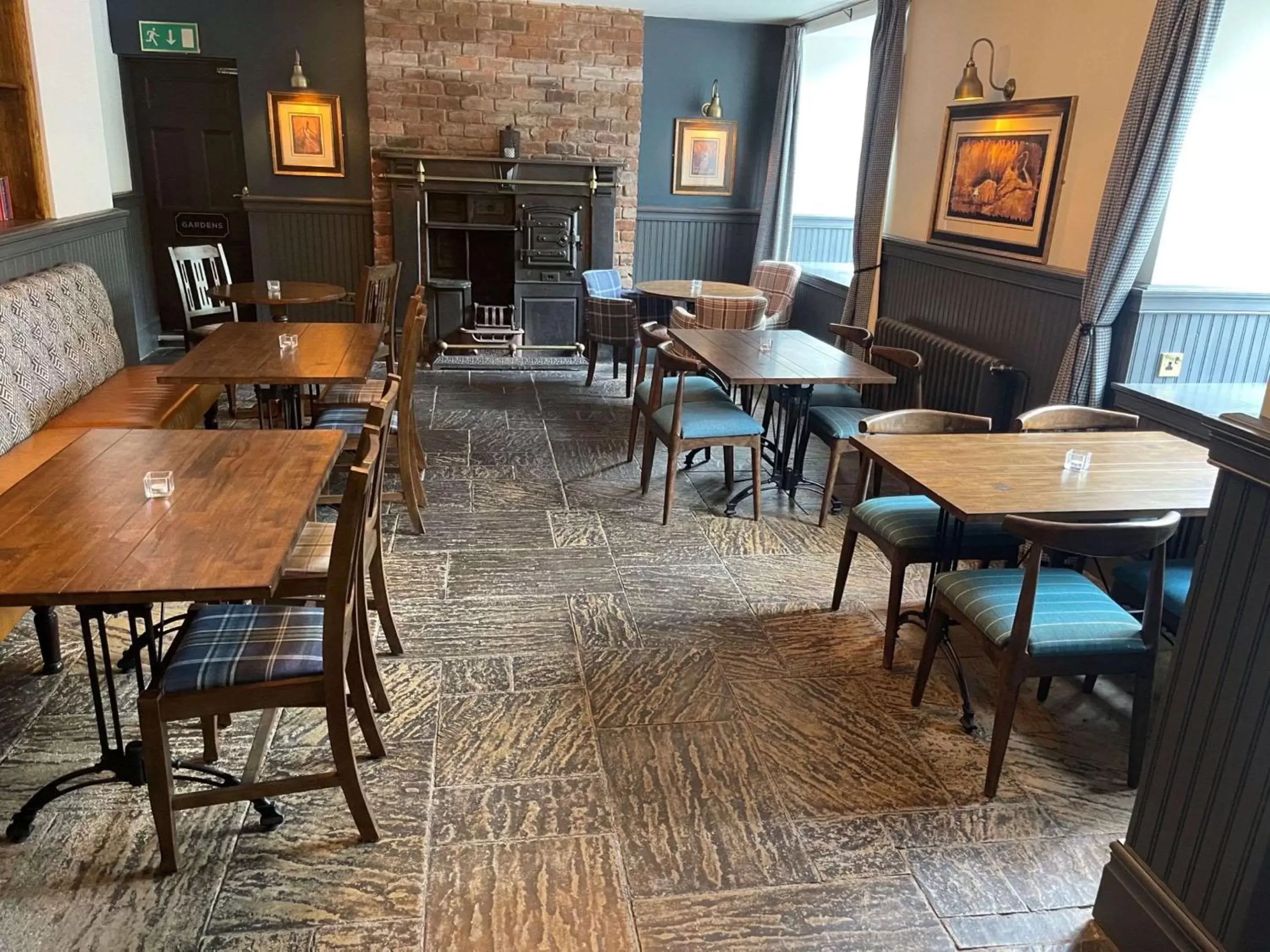 Lounge or bar, Restaurant/Places to Eat in The George - Sure Hotel Collection by Best Western Lounge or bar, Restaurant/Places to Eat in The George - Sure Hotel Collection by Best Western