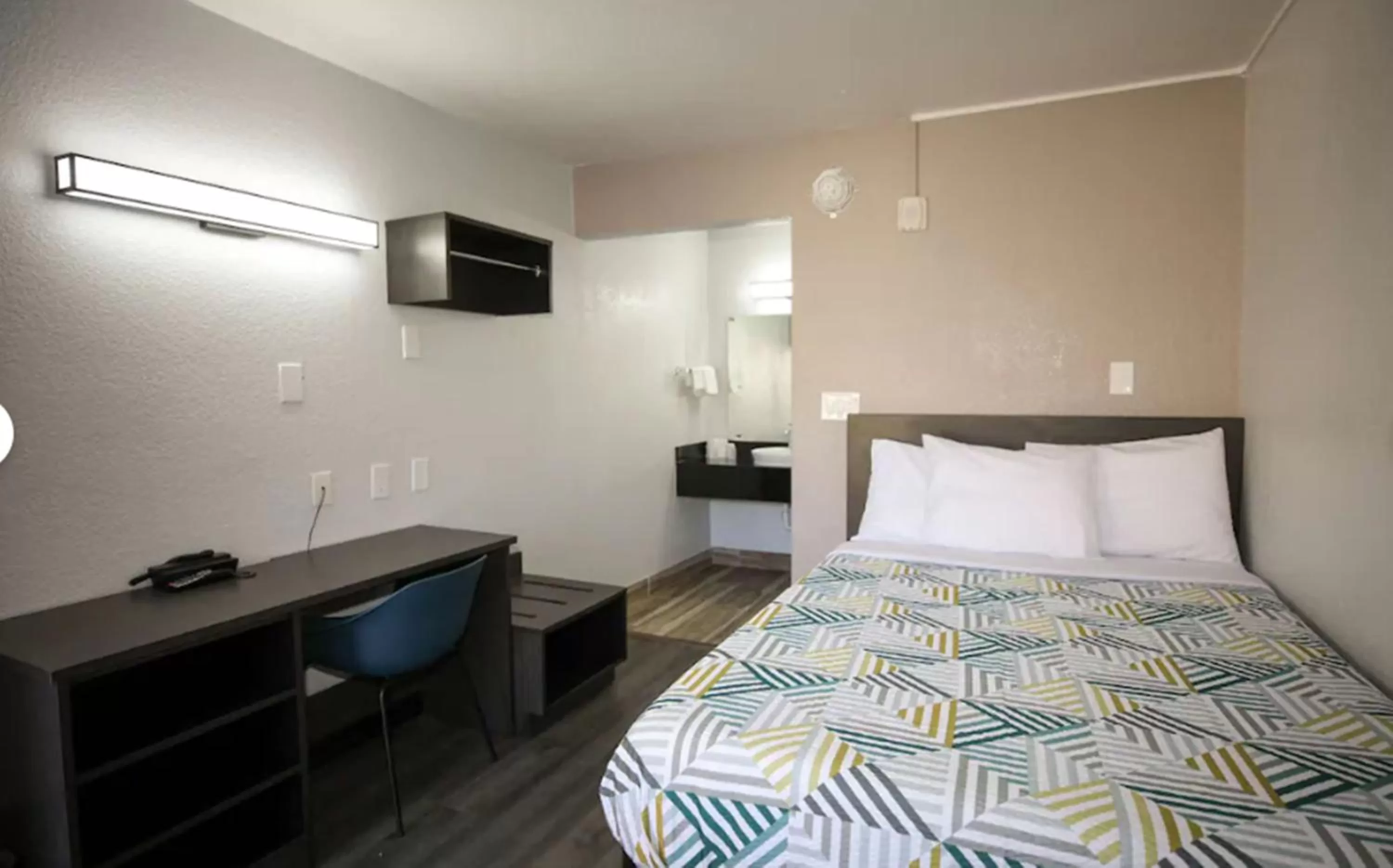 Bedroom, Bed in Motel 6-Sacramento, CA - Central