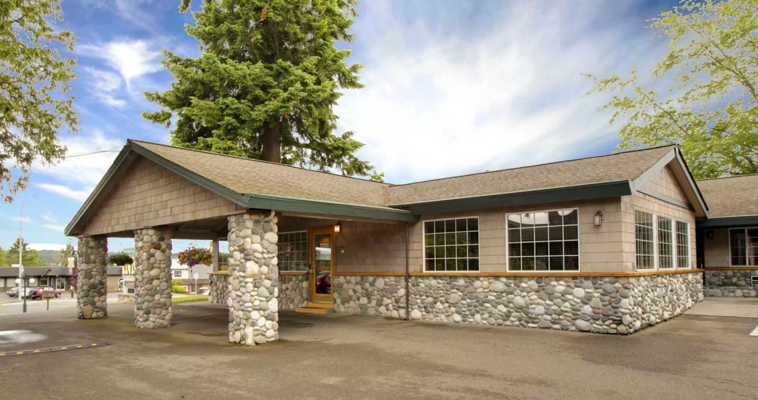 Facade/entrance in Poulsbo Inn & Suites