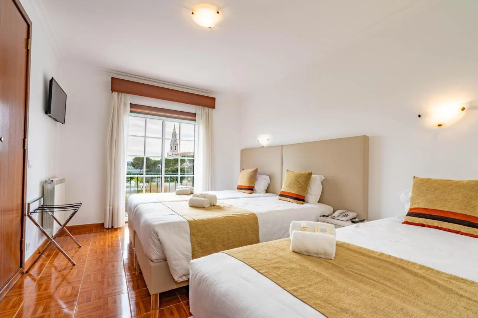 Bedroom, Bed in Hotel Padre Pio by Umbral