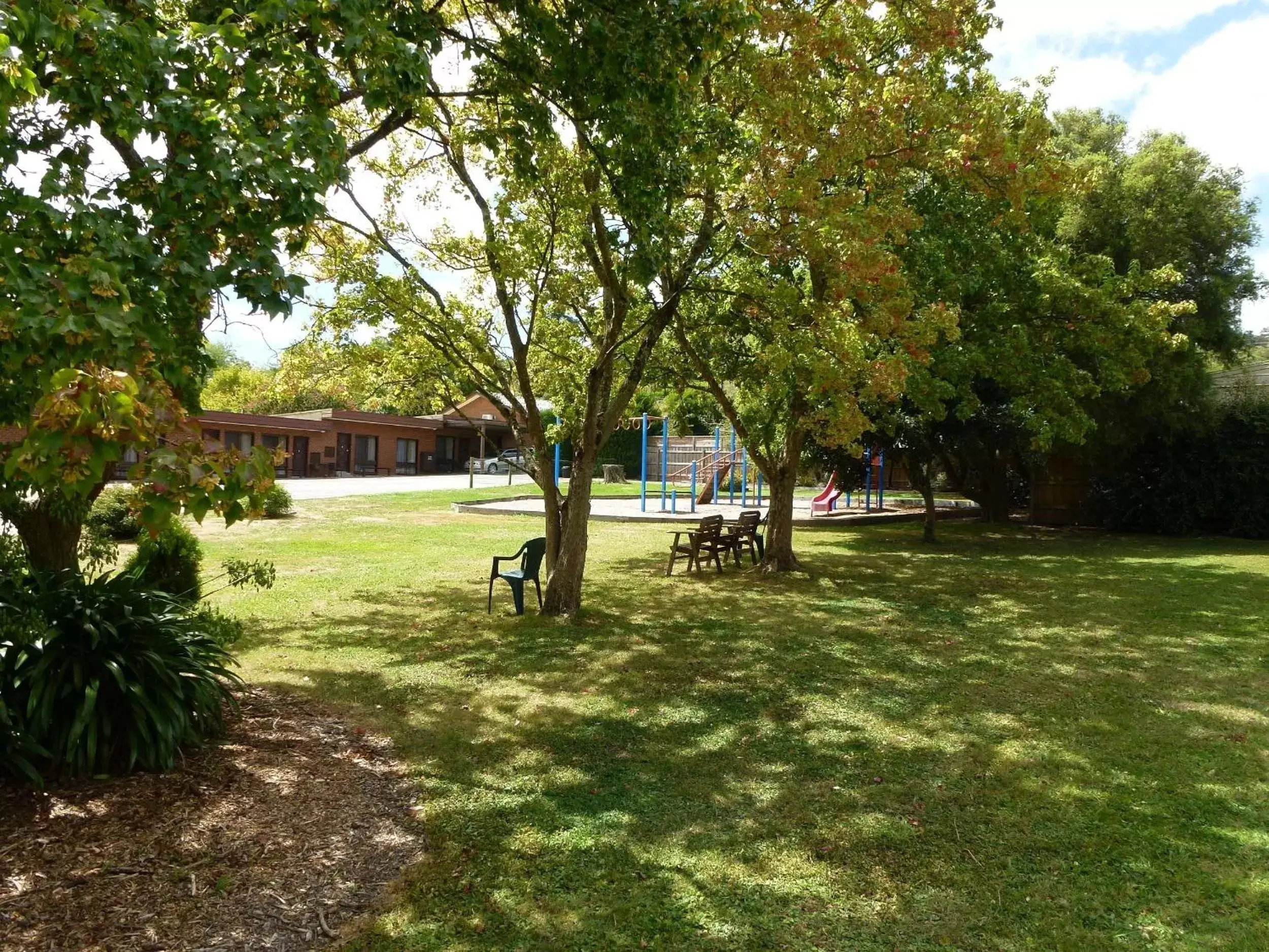 Children play ground, Garden in Healesville Motor Inn