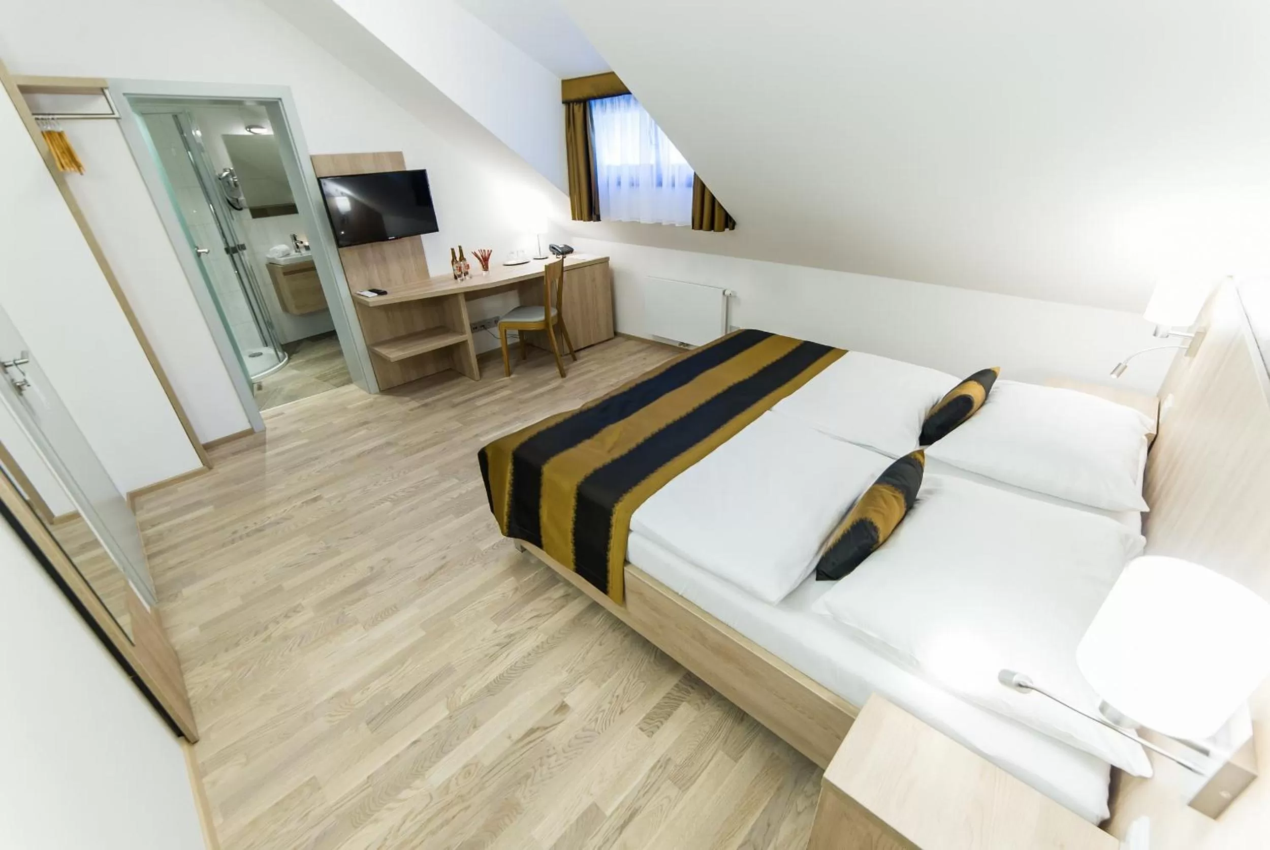 Bed in Garni hotel Castle Bridge