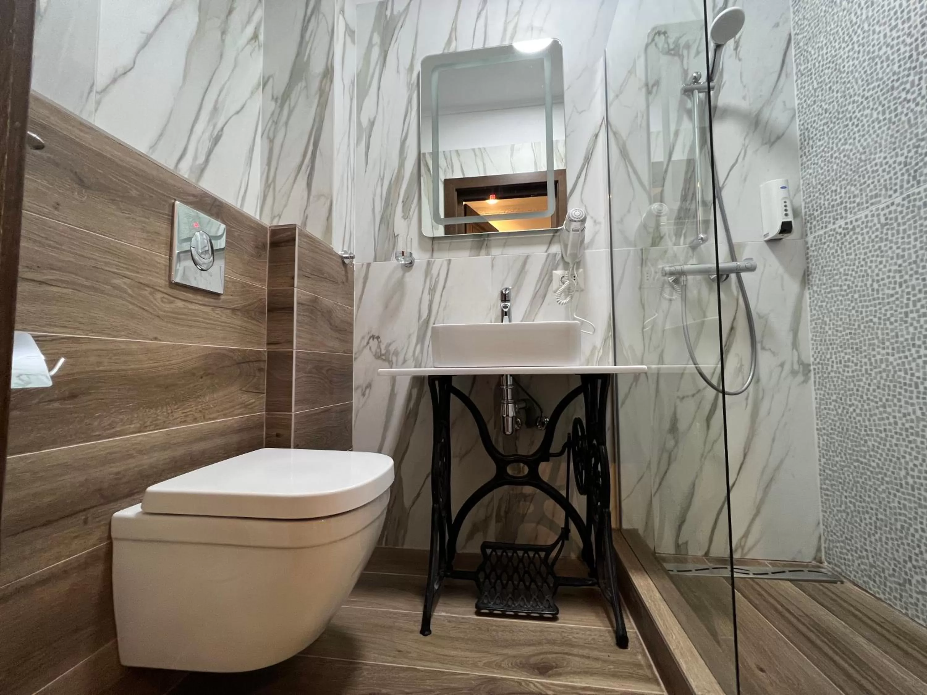 Bathroom in Hotel Boutique Cathedral Plaza Residences room for rent downtown