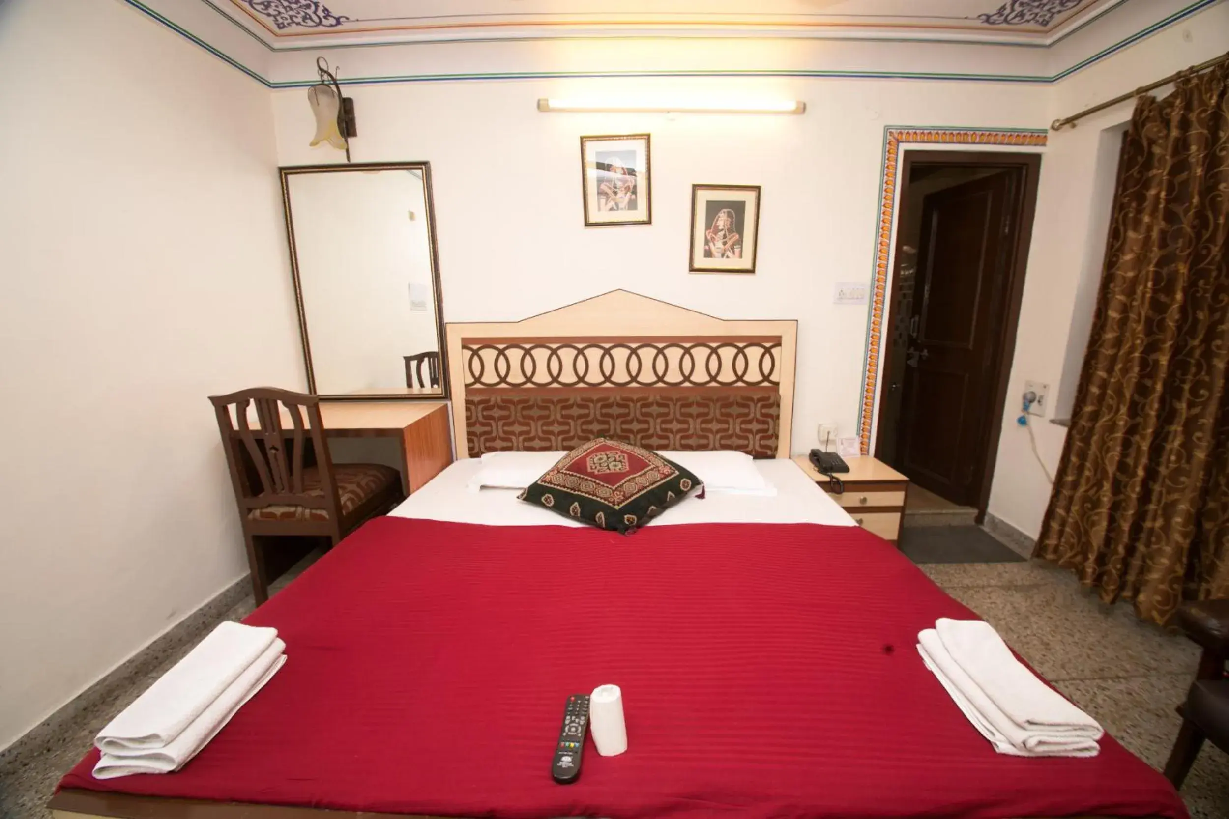Bedroom, Bed in Hotel Kalyan