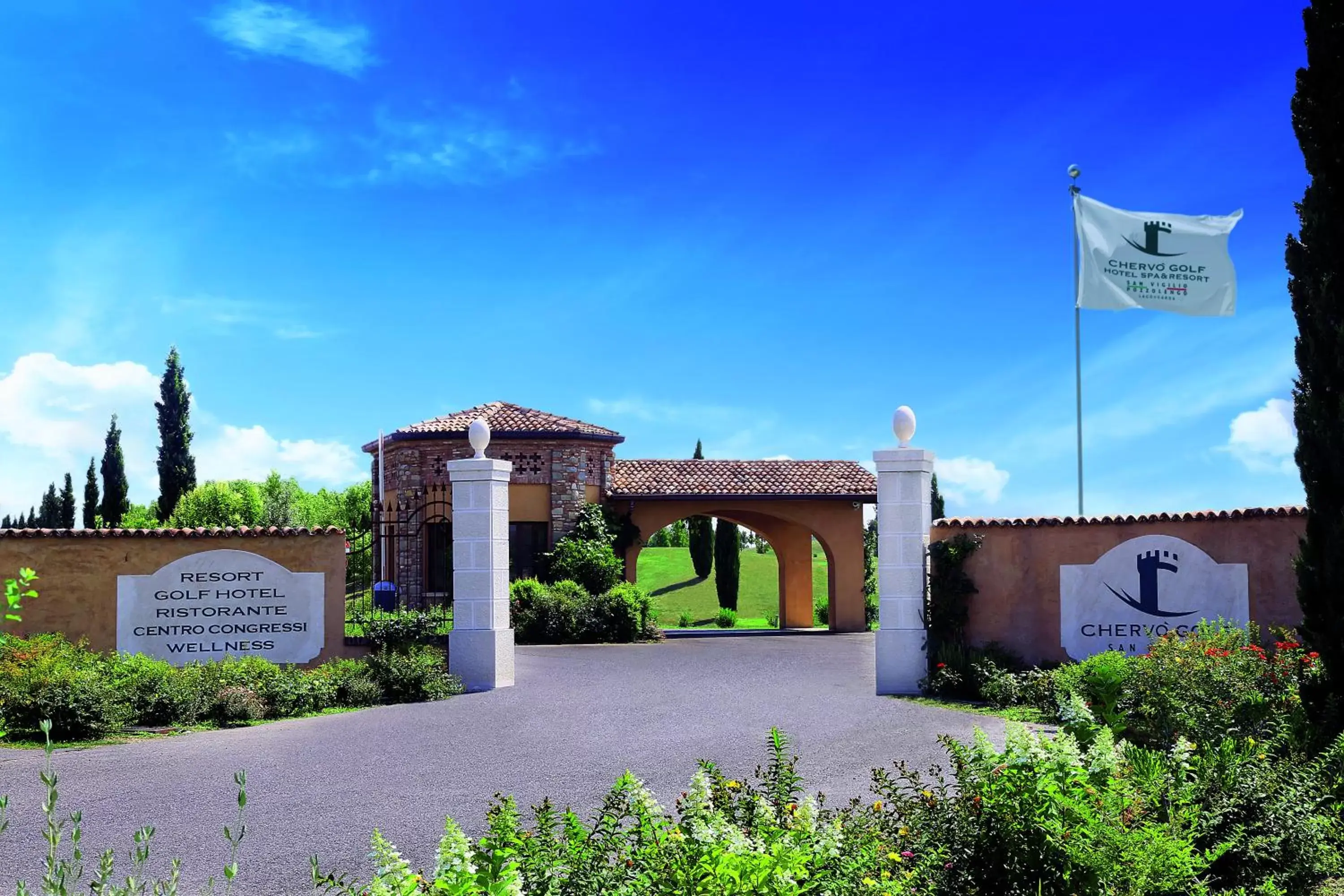 Property building in Garda Apartments San Vigilio Golf Property building in Garda Apartments San Vigilio Golf