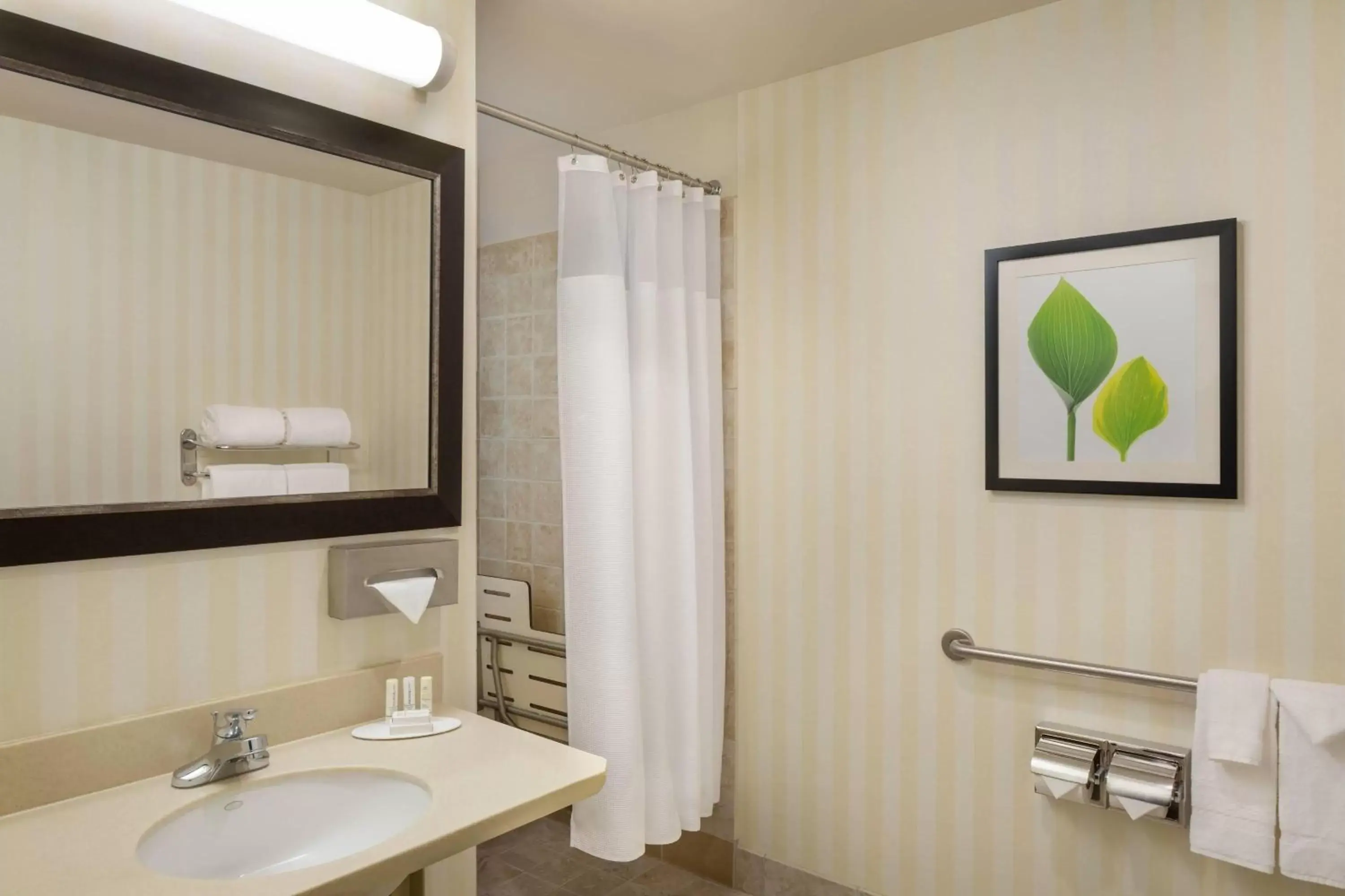 Bathroom in Fairfield Inn and Suites by Marriott Napa American Canyon