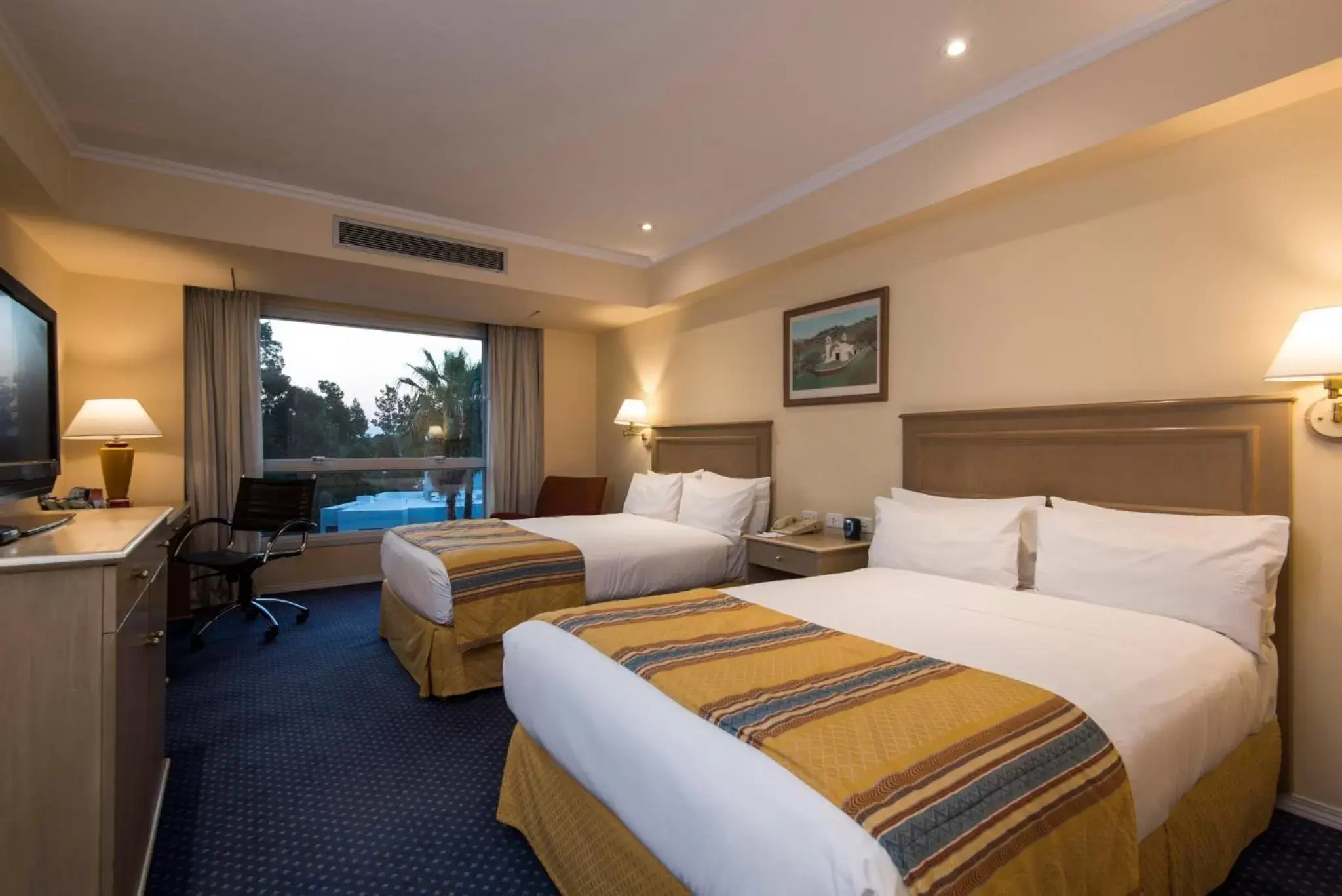Photo of the whole room, Bed in Holiday Inn Cordoba, an IHG Hotel