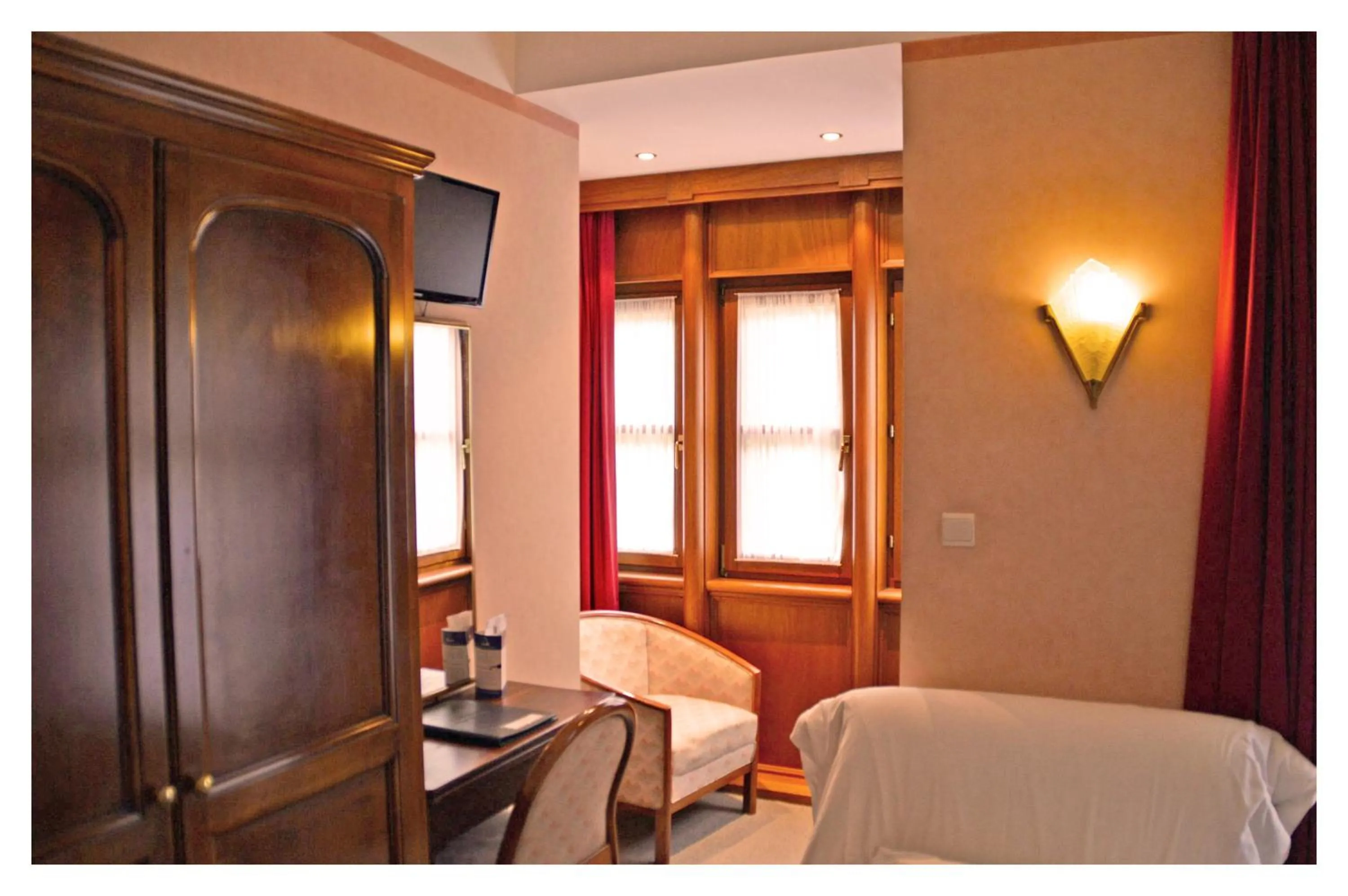 Superior Double Room in Hotel La Porte de France