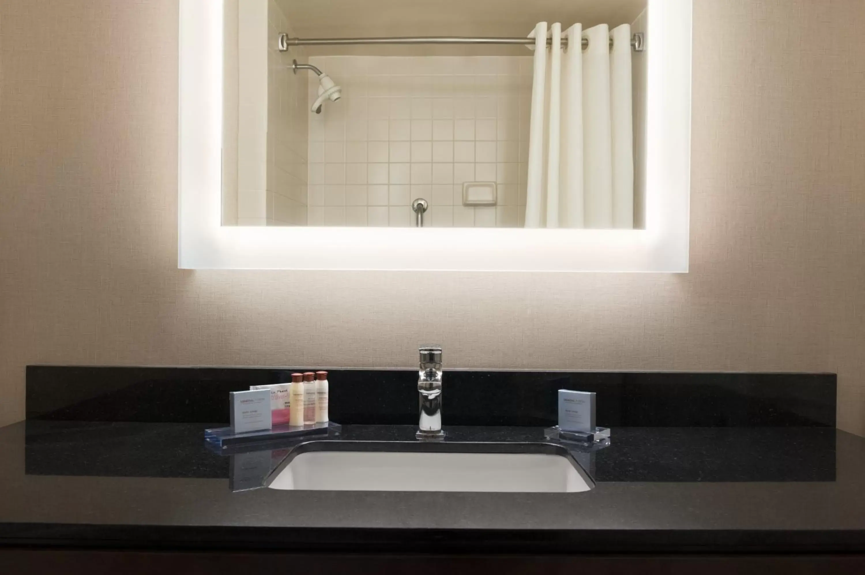 1 King Bed Studio Suite Non-Smoking in Wingate by Wyndham Fargo 1 King Bed Studio Suite Non-Smoking in Wingate by Wyndham Fargo