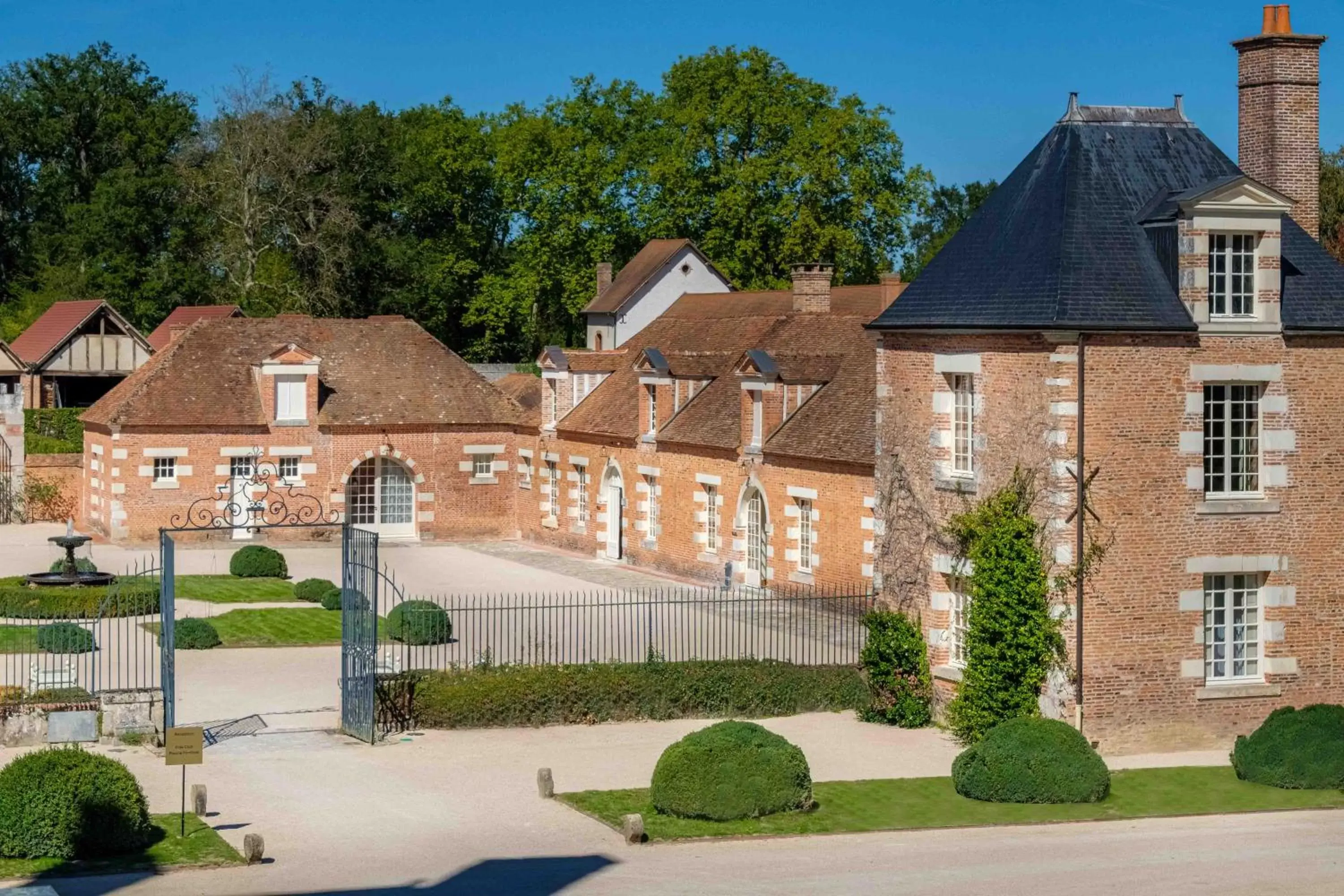 Property Building in La Borde en Sologne Château & Spa