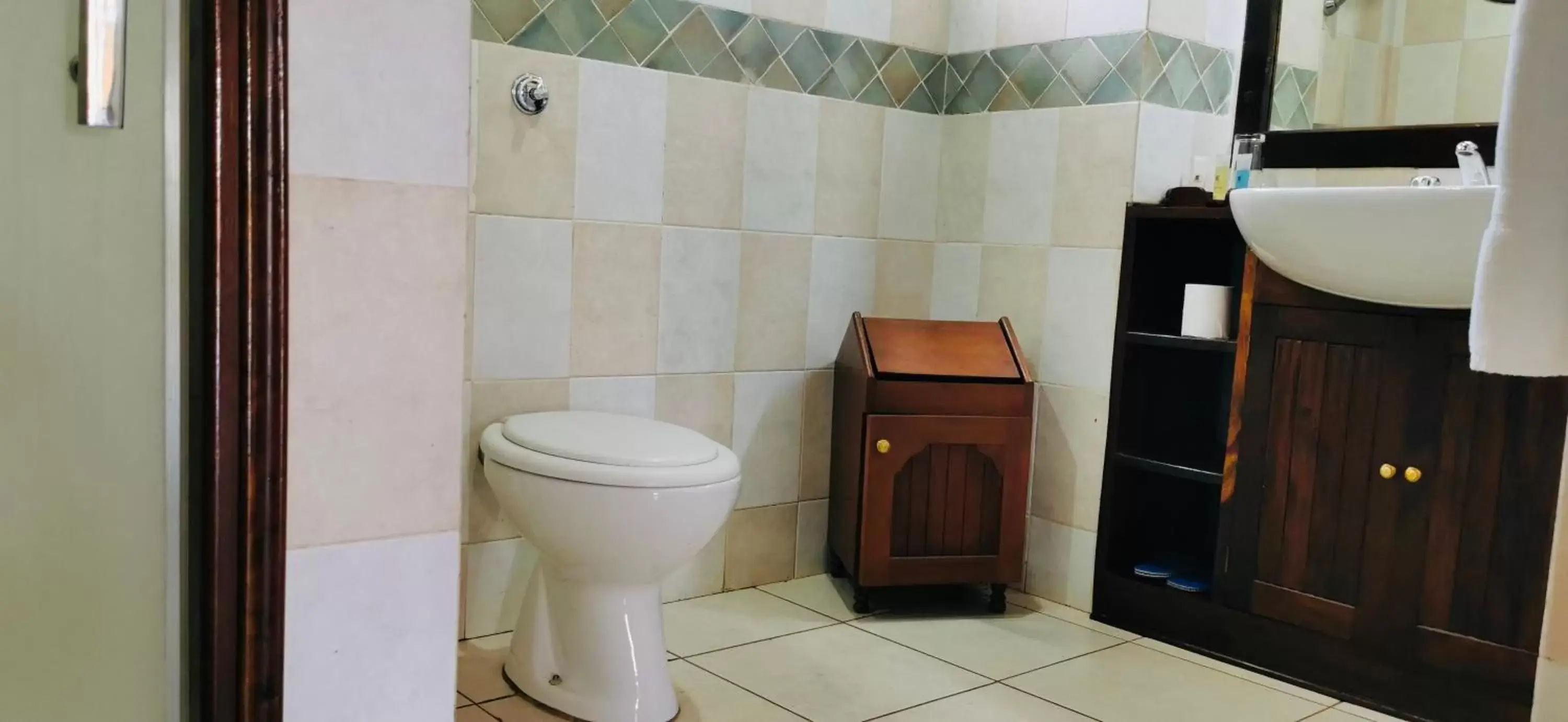 Bathroom in Jinja Nile Resort