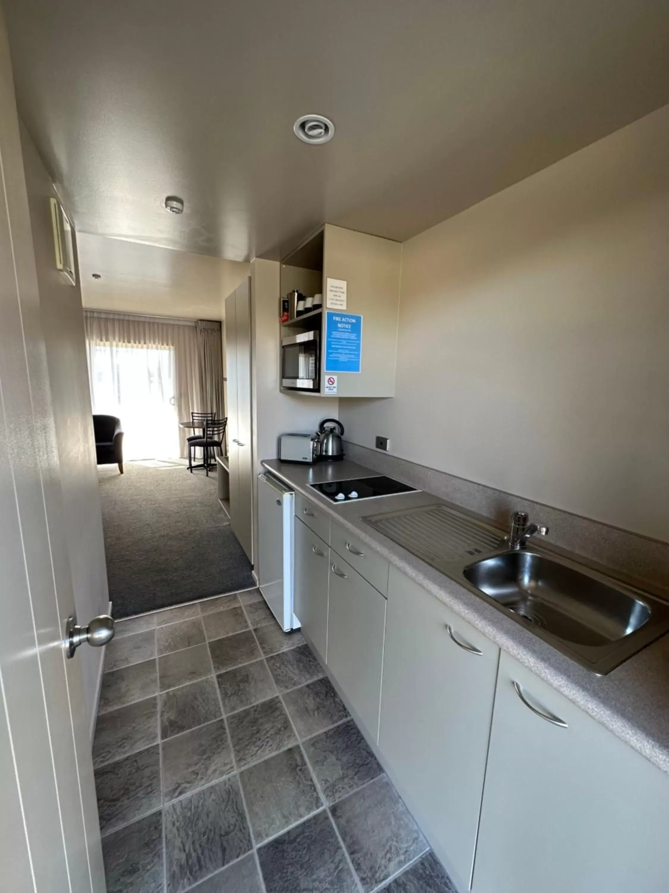 Kitchen/Kitchenette in The Suites Ashburton